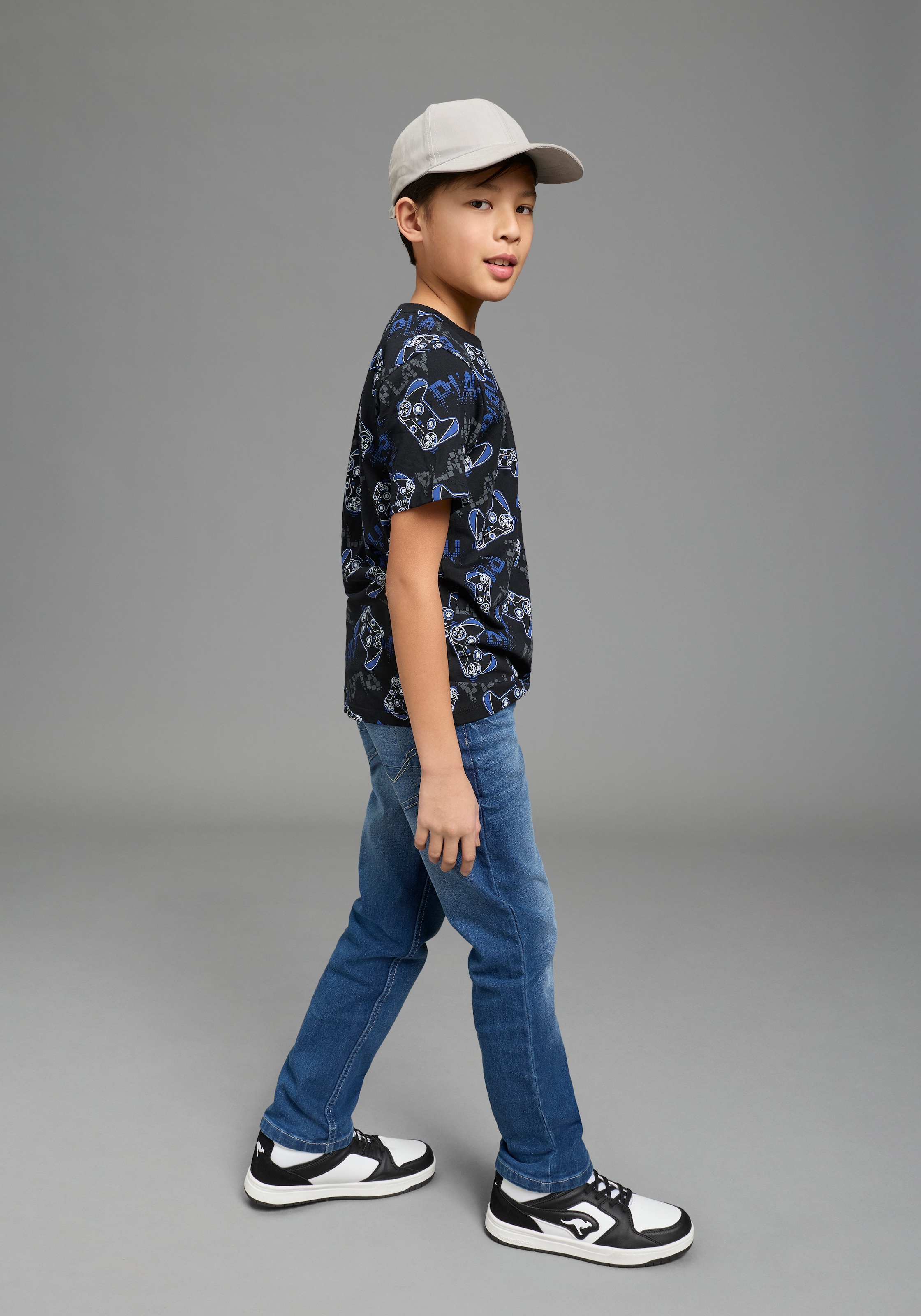 KIDSWORLD T-Shirt »2er Pack Shirts mit Gamer/Controller Print« Packung, 2, 2 tlg. Basic Passform, Rundhalsausschnitt, Allover-Druck, aus Baumwolle