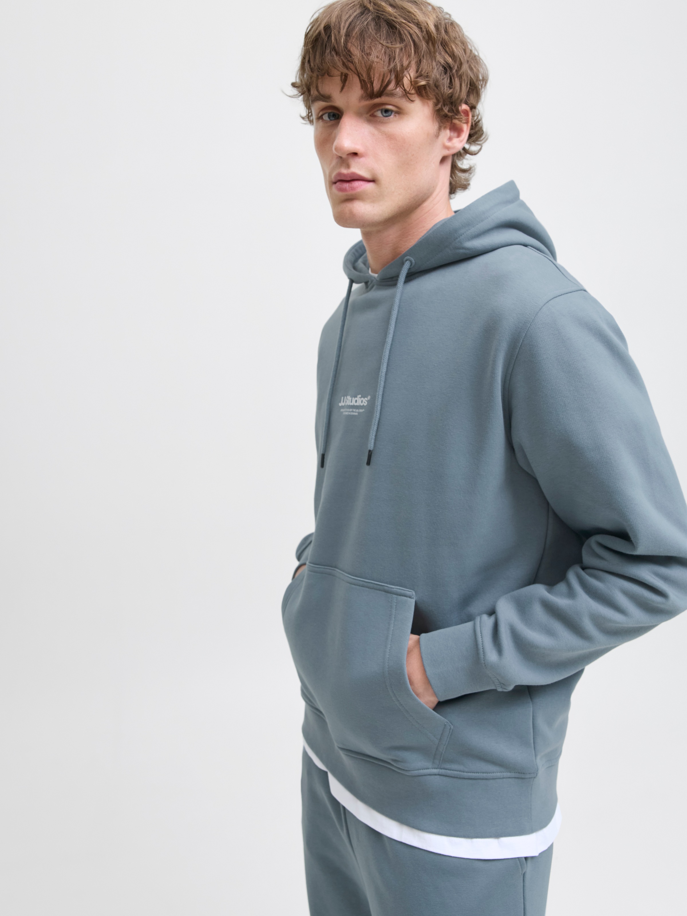 Jack & Jones Kapuzensweatshirt »JJESOHO SWEAT HOOD NOOS«, mit stylischem Print
