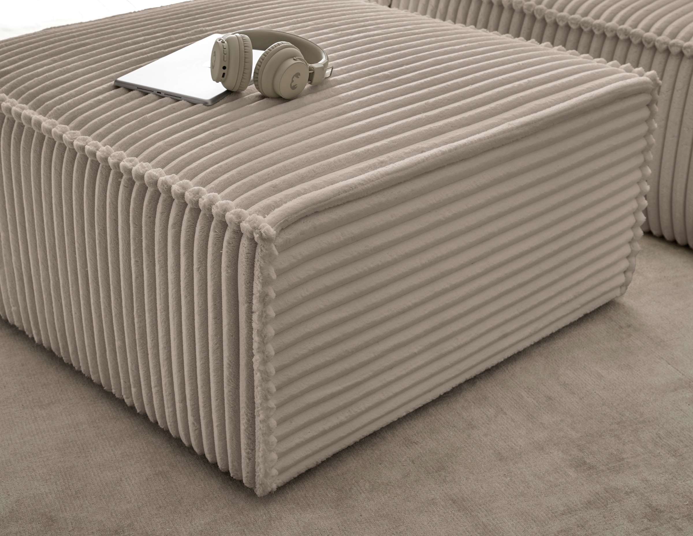 OTTO home Hocker »FINNLEY, Polsterhocker in Bouclé, Struktur fein u. Mega Cord verfügbar« passend zum Loveseat der Serie Finnley