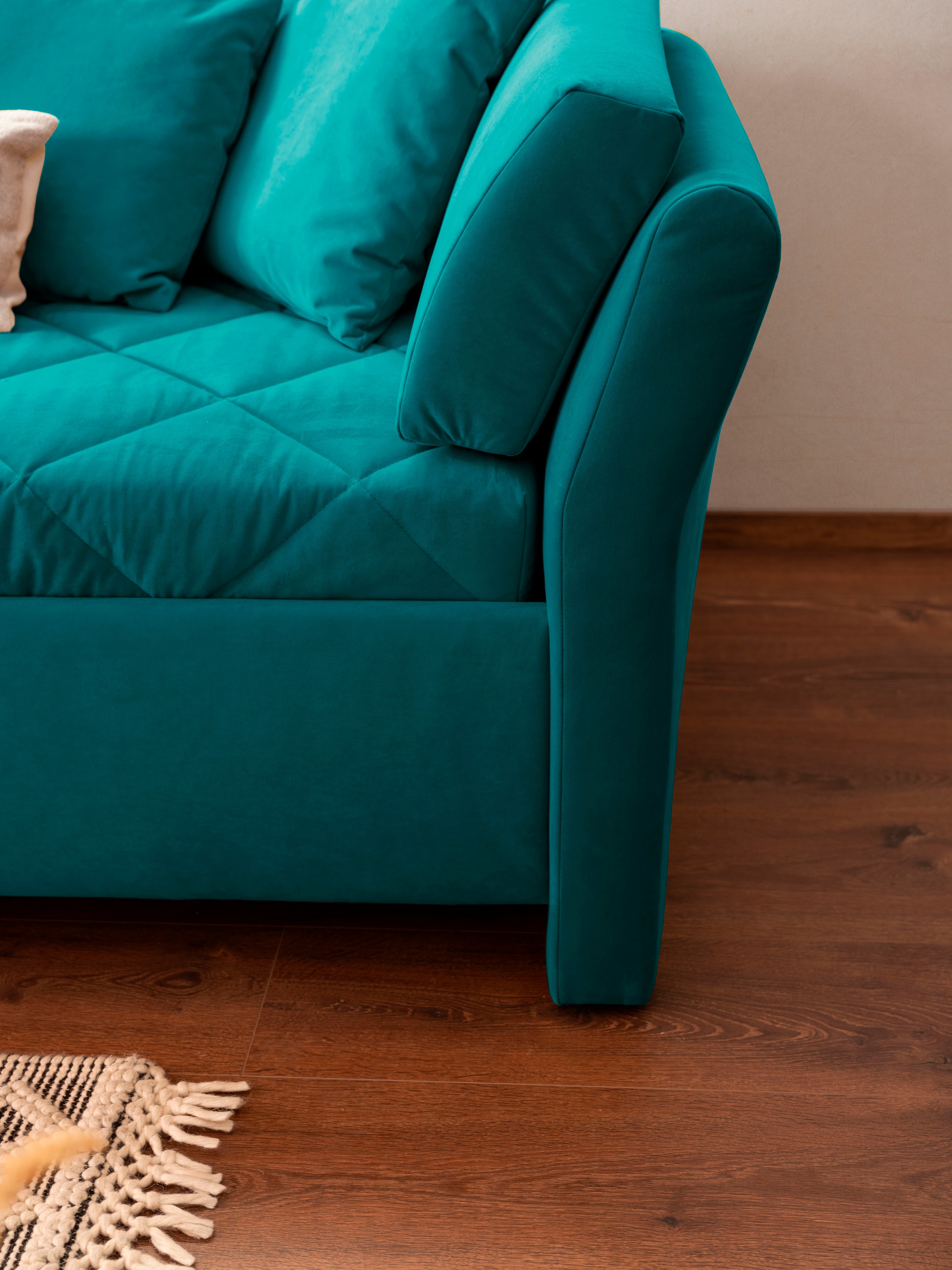 alina Schlafsofa »Lindsay«, Bettkasten, Zierkissen-Set aus: 2 Stk. 40x40cm, 1 Stk. 30x30cm