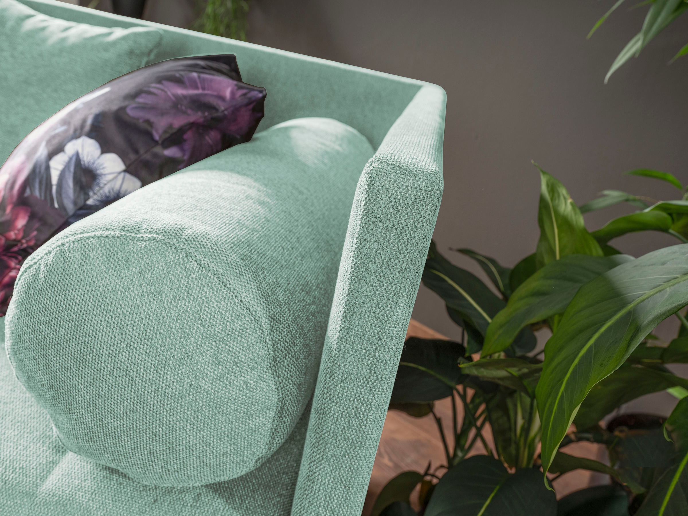 alina Schlafsofa »Kona«, 7-Zonen Taschenfederkernmatratze, Zierkissen-Set und Schlummerrollen