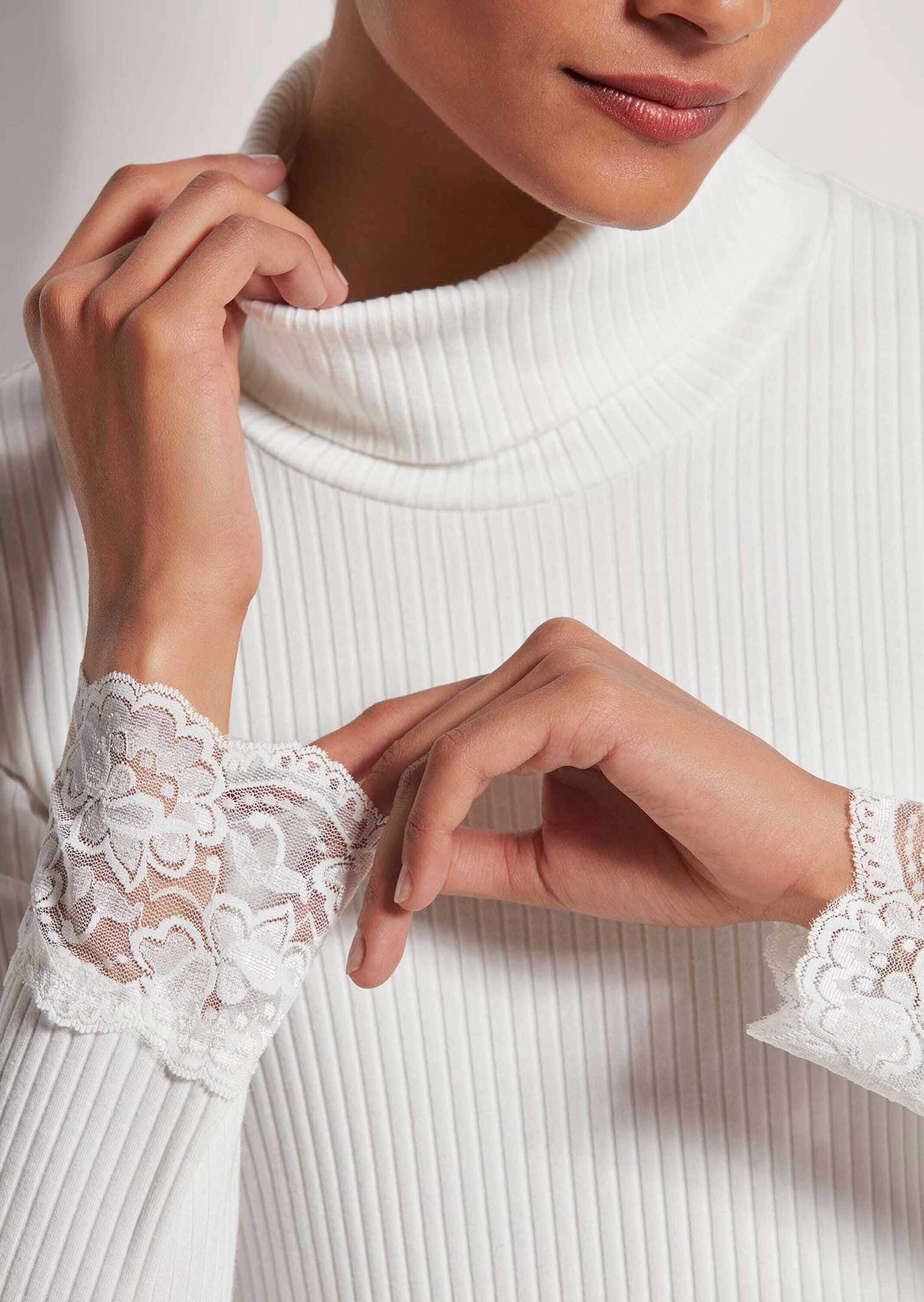 MADELEINE Langarmshirt »Rollkragenshirt Elegantes Basicshirt mit Spitze, Rollkragen«