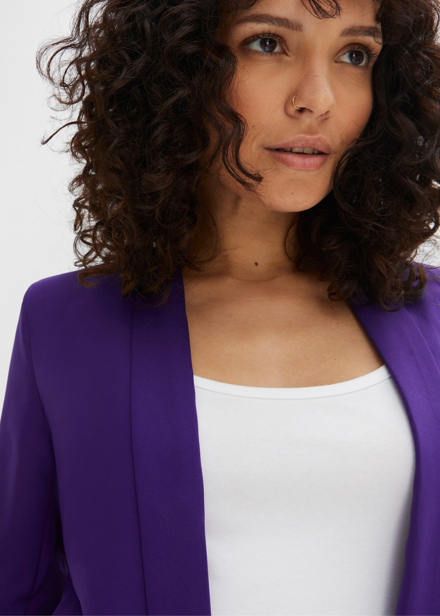 bonprix Jackenblazer femininer Stil, schmale Passform, aus Polyester und Elasthan