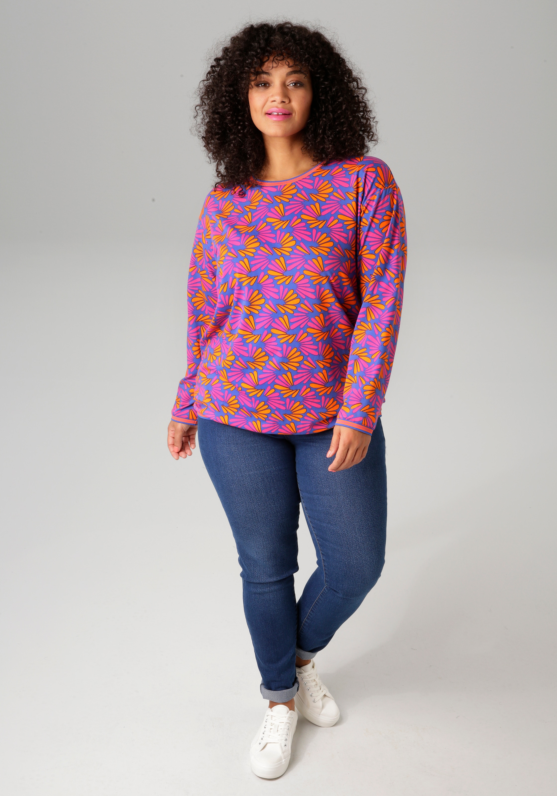 Aniston PLUS Sweatshirt, mit farbenfrohen, grafischen Druck -