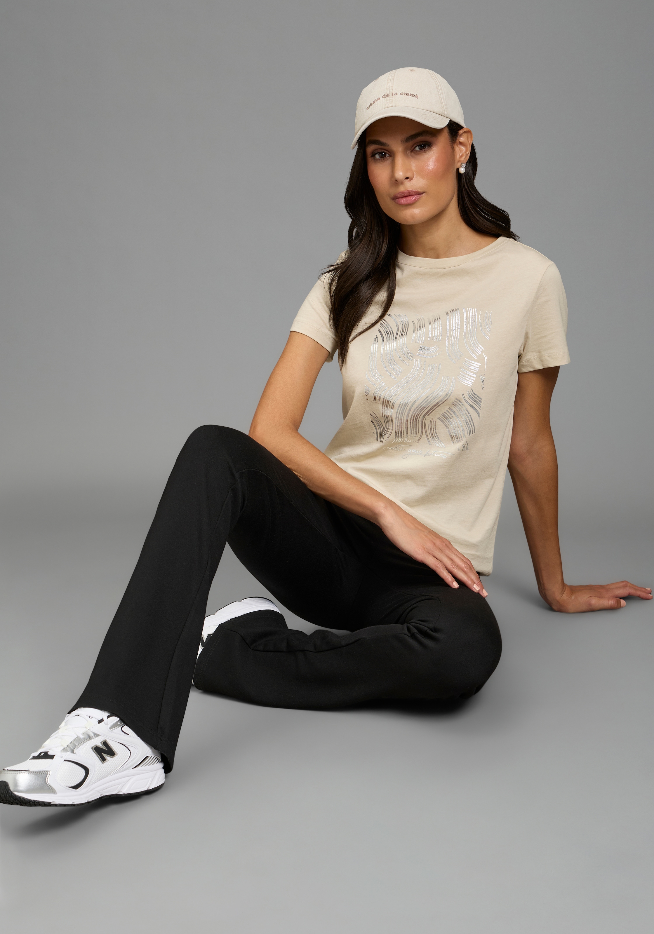 Laura Scott T-Shirt mit schimmerndem Folienprint, hüftlange Basic-Passform