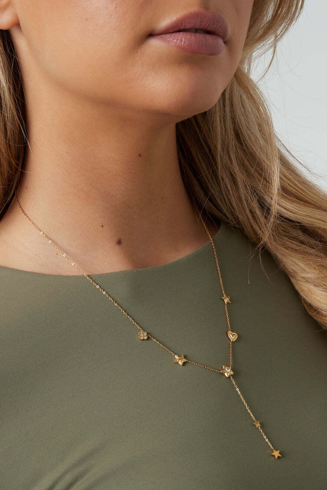 Adelia´s Kette mit Anhänger »Anhängerkette mit Stern- und Herzmotiven aus Edelstahl 45 cm + 5 cm« Stern- und Herzmotive mit Kettenabhang prägen diesen trendigen Modeschmuck