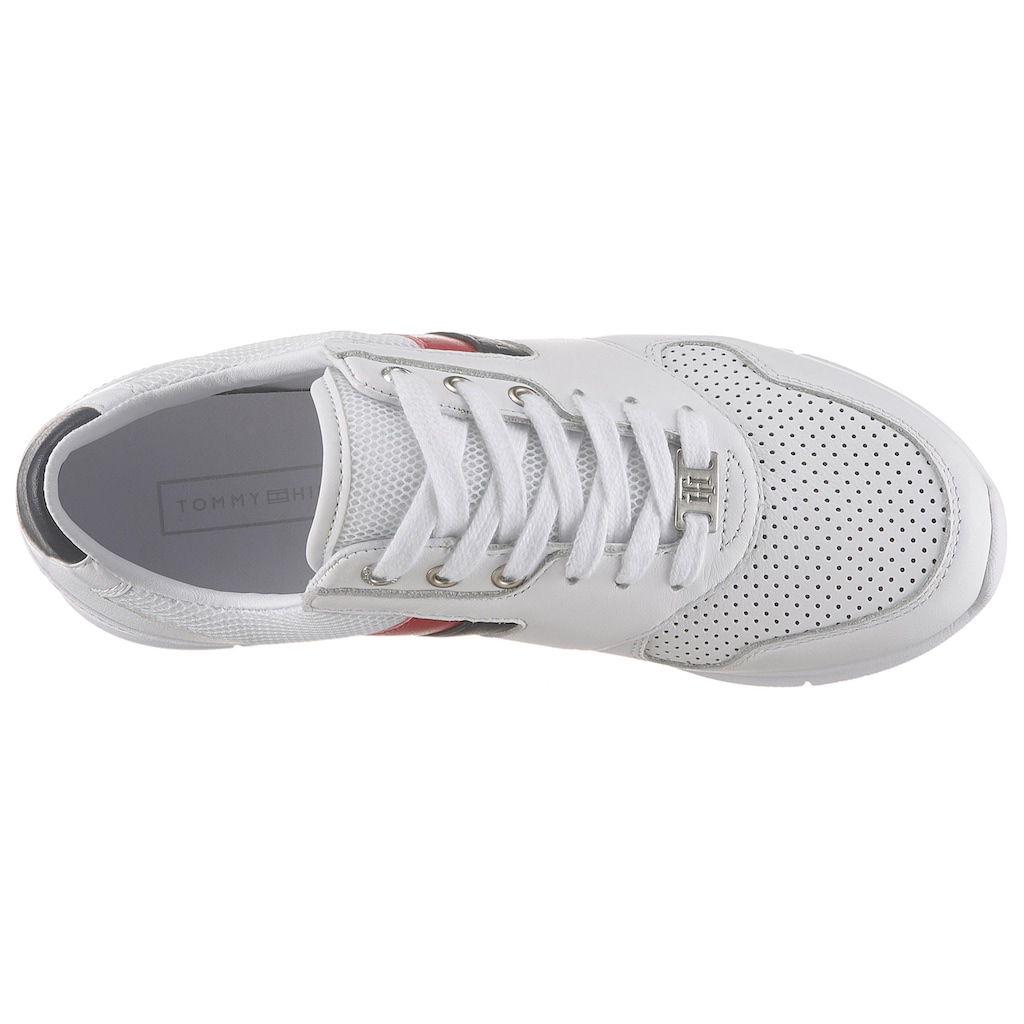 Tommy Hilfiger Sneaker »LIGHTWEIGHT LEATHER SNEAKER«, mit sommerlichem Lochmuster, Freizeitschuh, Halbschuh, Schnürschuh