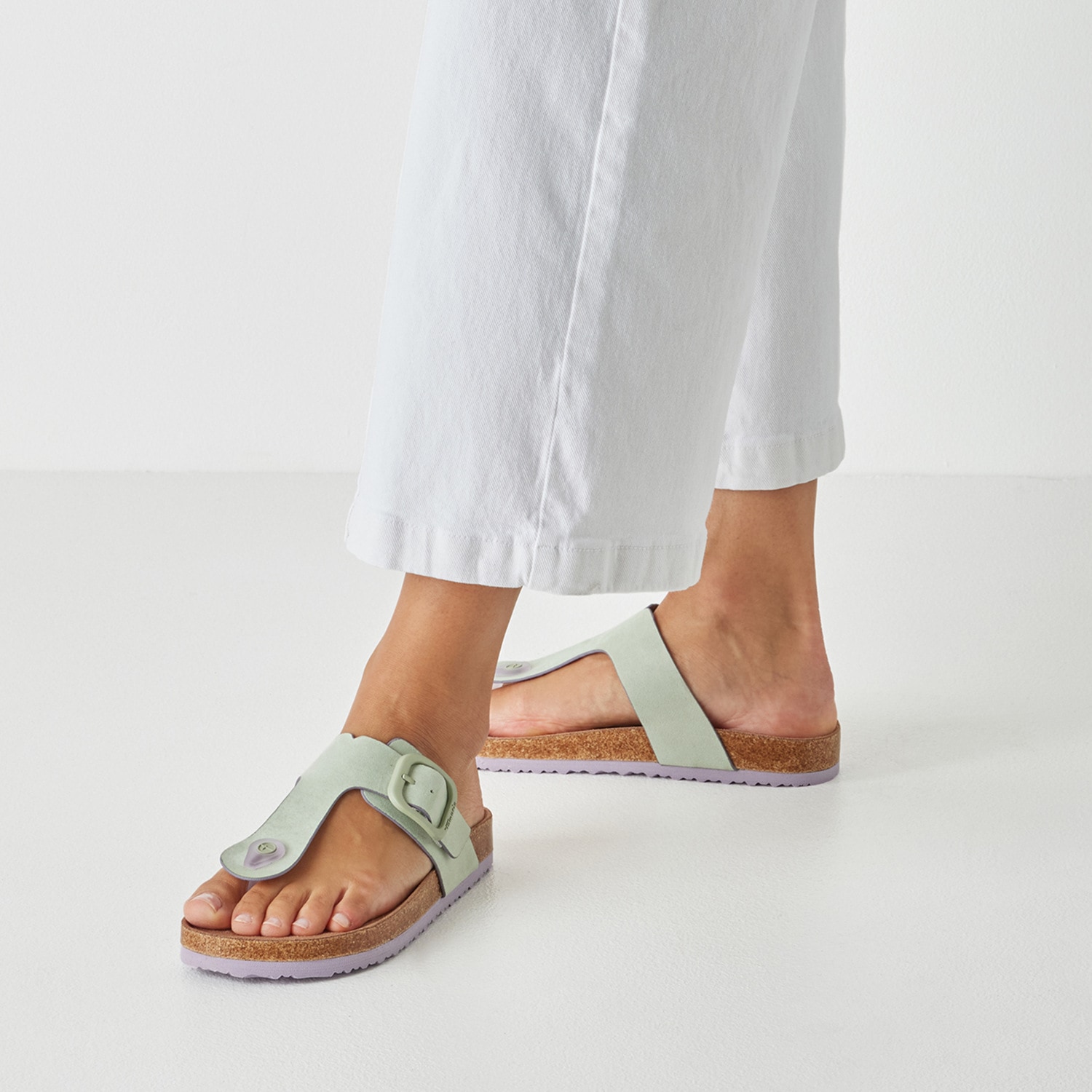 Tamaris Zehentrenner  Schlupfschuh, Flats, Bequemschuh, Hausschuh mit T-Logo