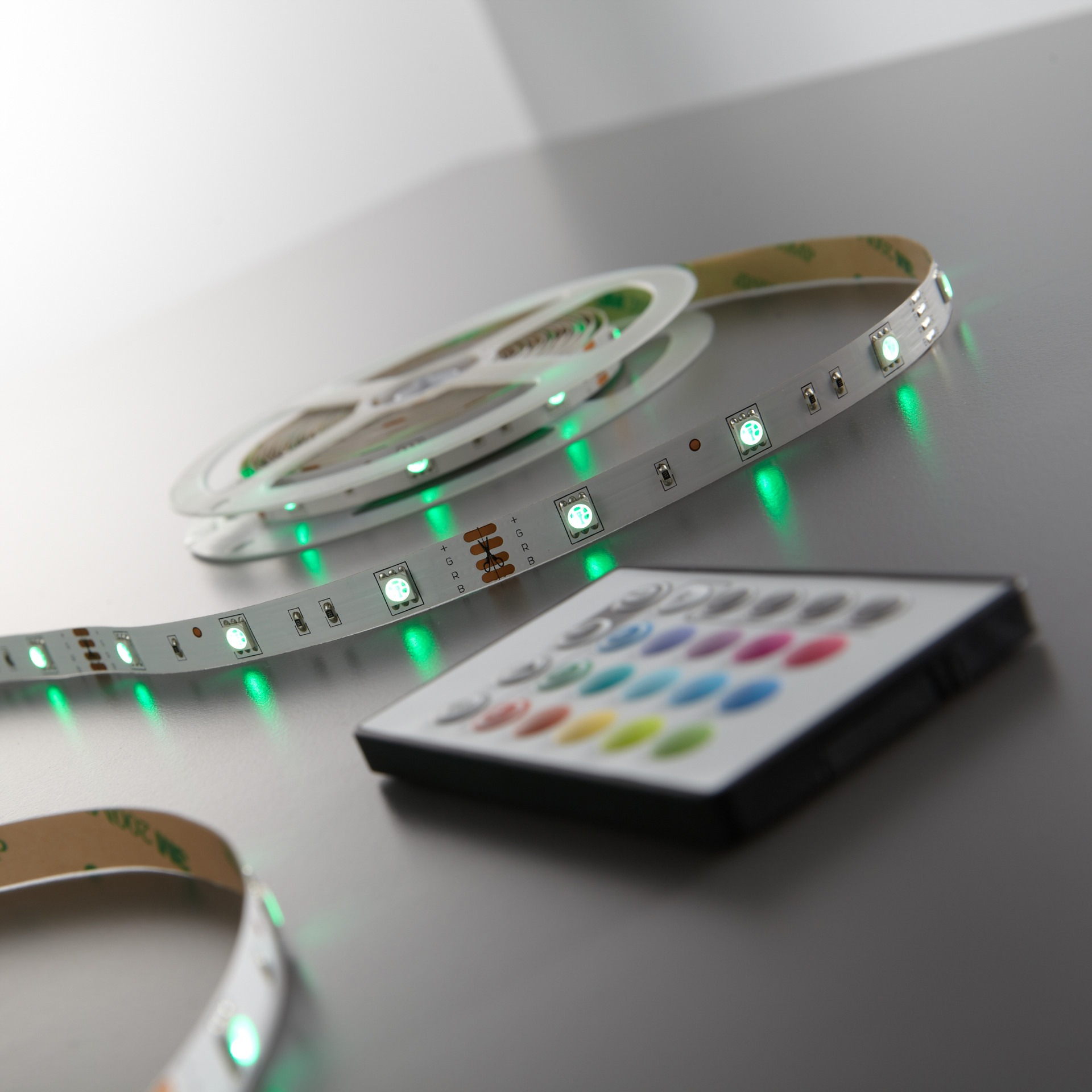 B.K.Licht LED-Streifen »Lucilla« LED Band, RGB, Fernbedienung, selbstklebend, Farbwechsel, kürzbar