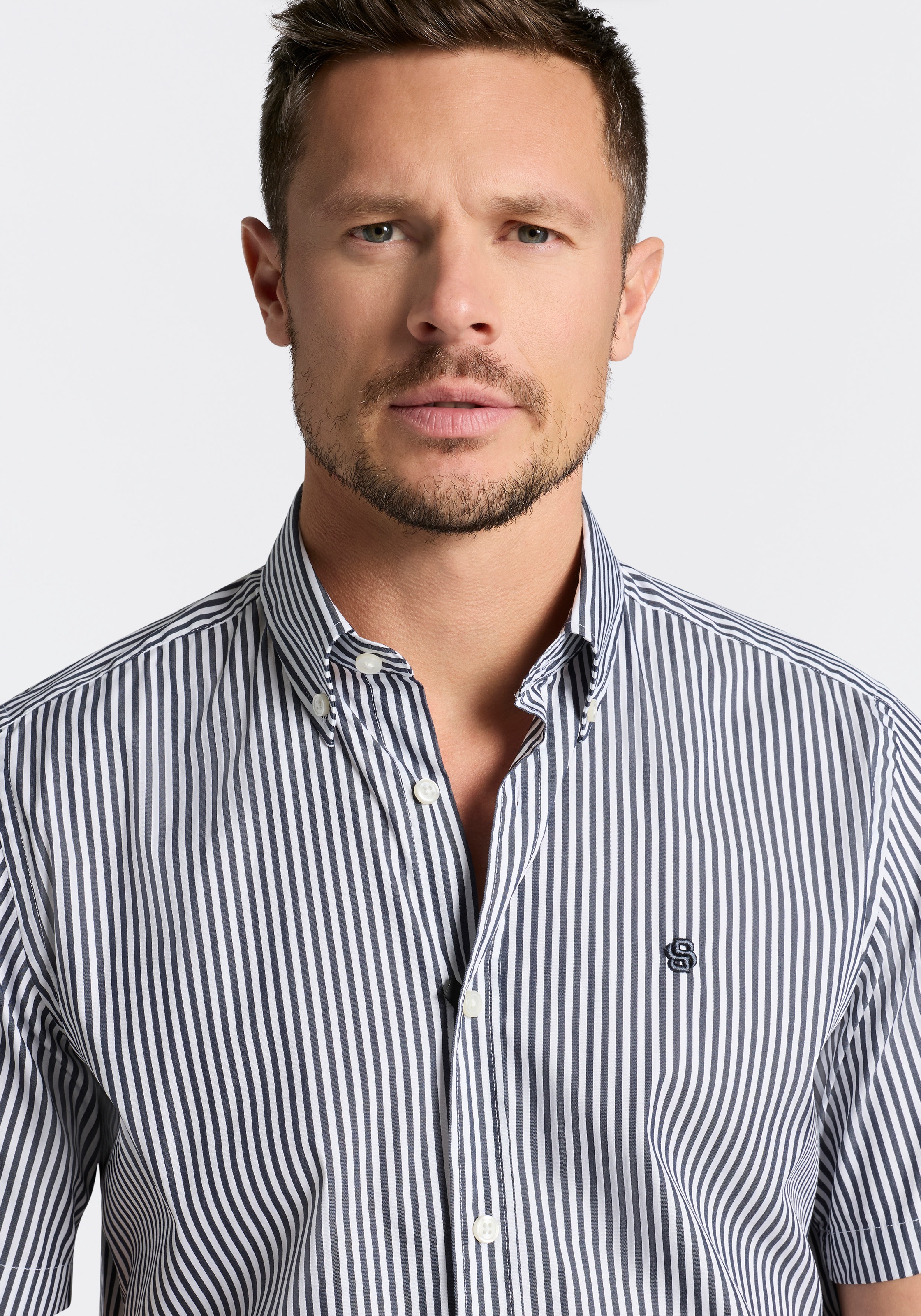 BOSS Kurzarmhemd Button-down-Kragen Regular Fit, Baumwollmix