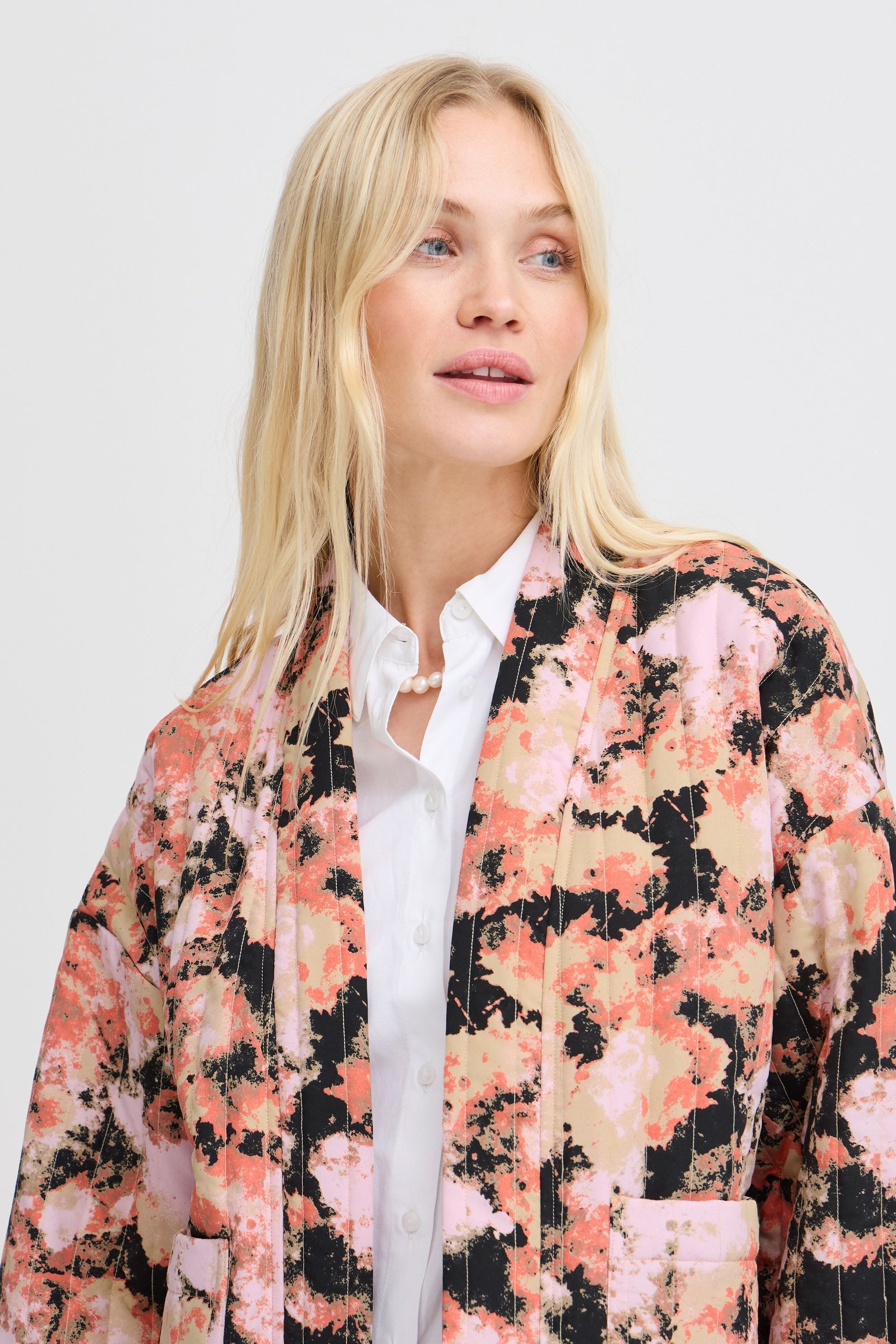b.young Kurzjacke »Kurzjacke BYDAIMA KIMONO -«, ohne Kapuze