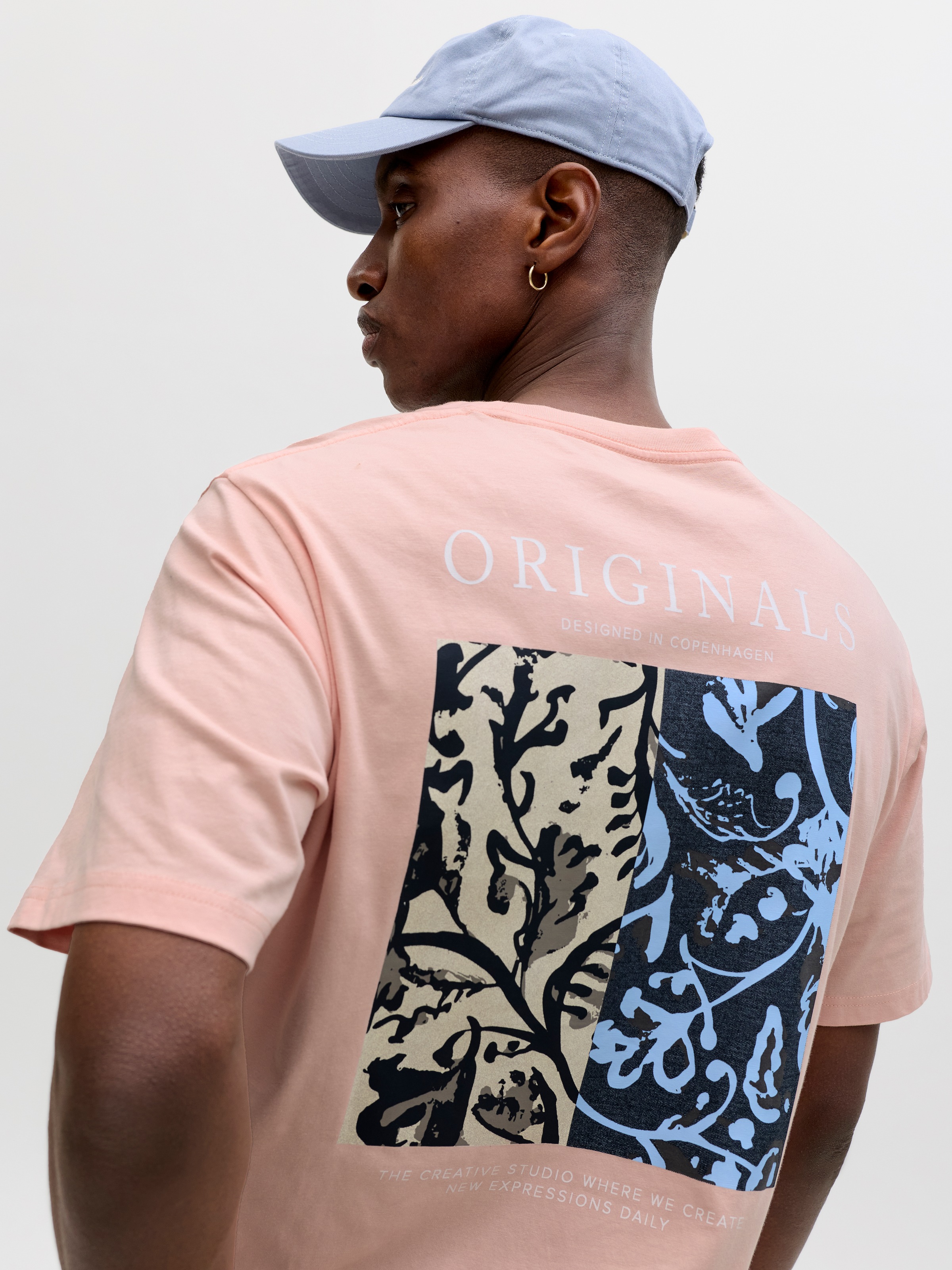 Jack & Jones Kurzarmshirt »JORMONTAUK AOP BACK TEE SS CREW NECK« Baumwolle, regular fit