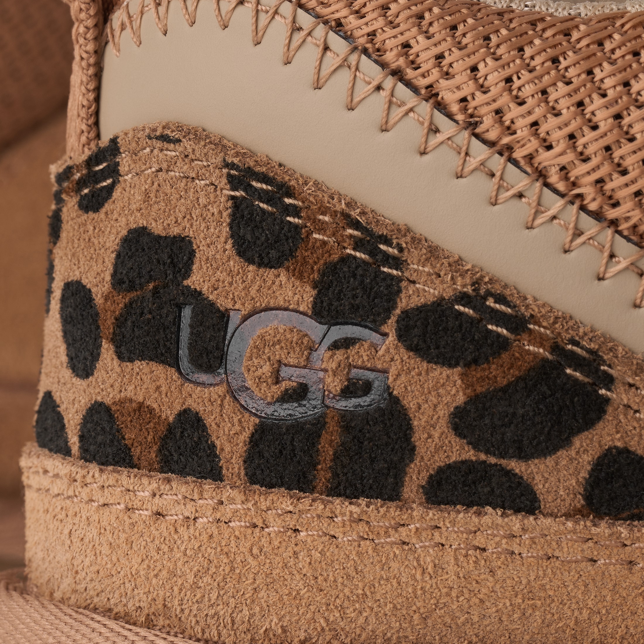 UGG Sneaker »K LOWMEL SPOTTED«  Schnürboots mit gepolsterter Lasche und Logoaufnäher