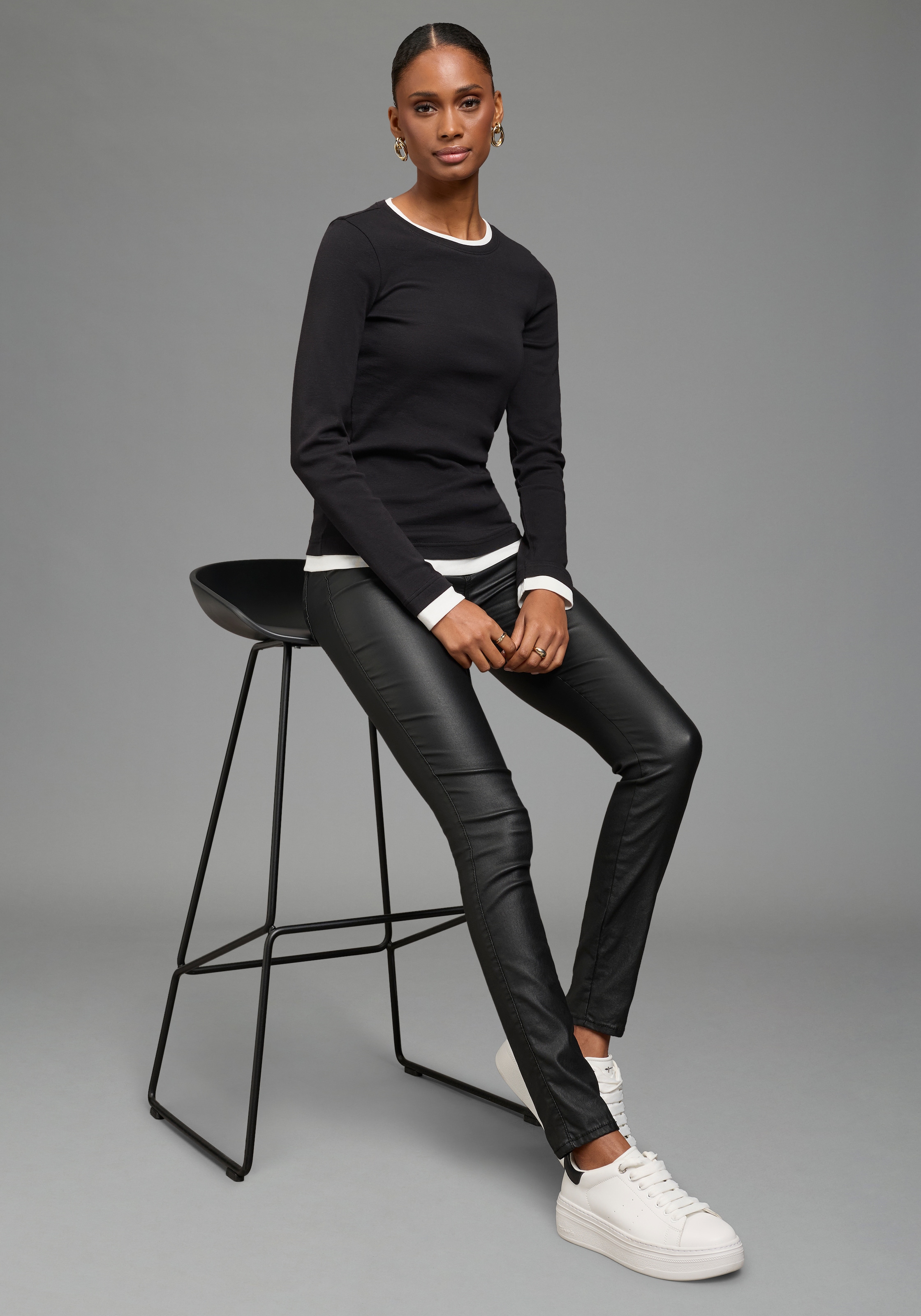 Bruno Banani Longsleeve mit Rundhalsausschnitt, hüftlange Form, Langarm-Design, aus Rippware