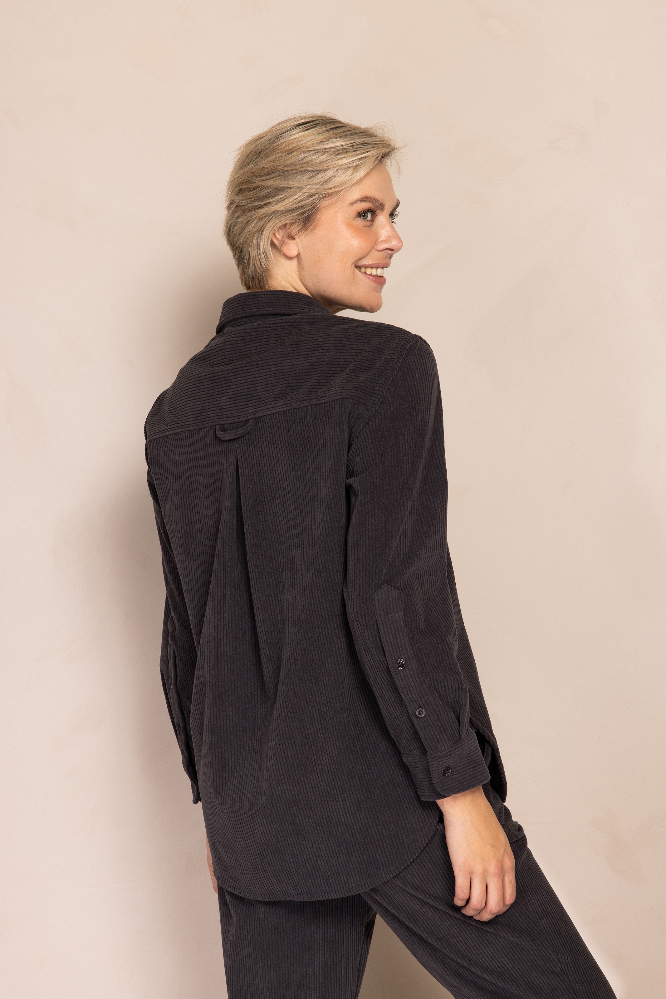 Zhrill Hemdbluse »ZHTJURA« mit feiner Cordstruktur, lockerer, gerader Schnitt