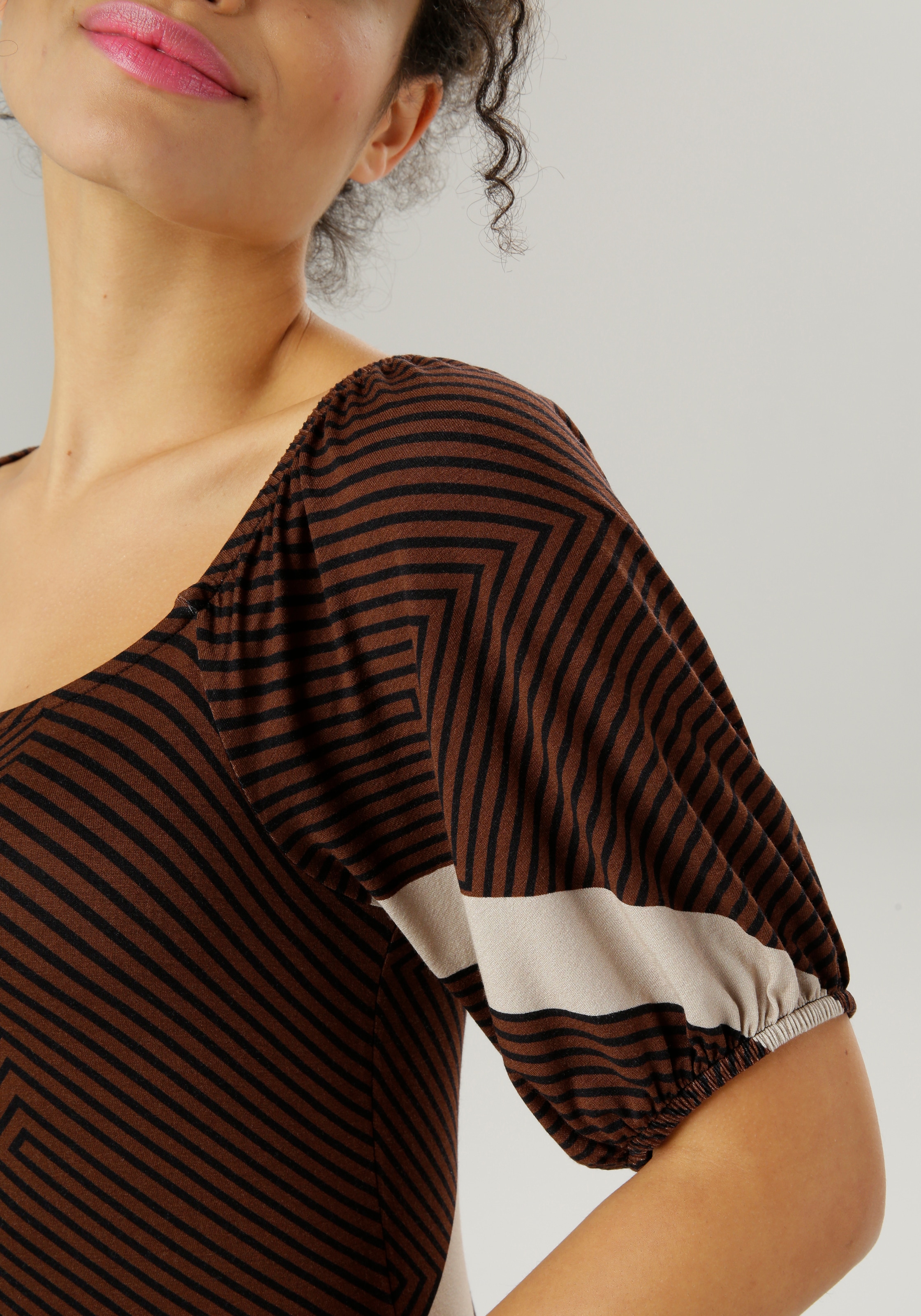 Aniston Sommerkleid, OTTO verlängertem SELECTED im Shop kaufen Online mit Halbarm