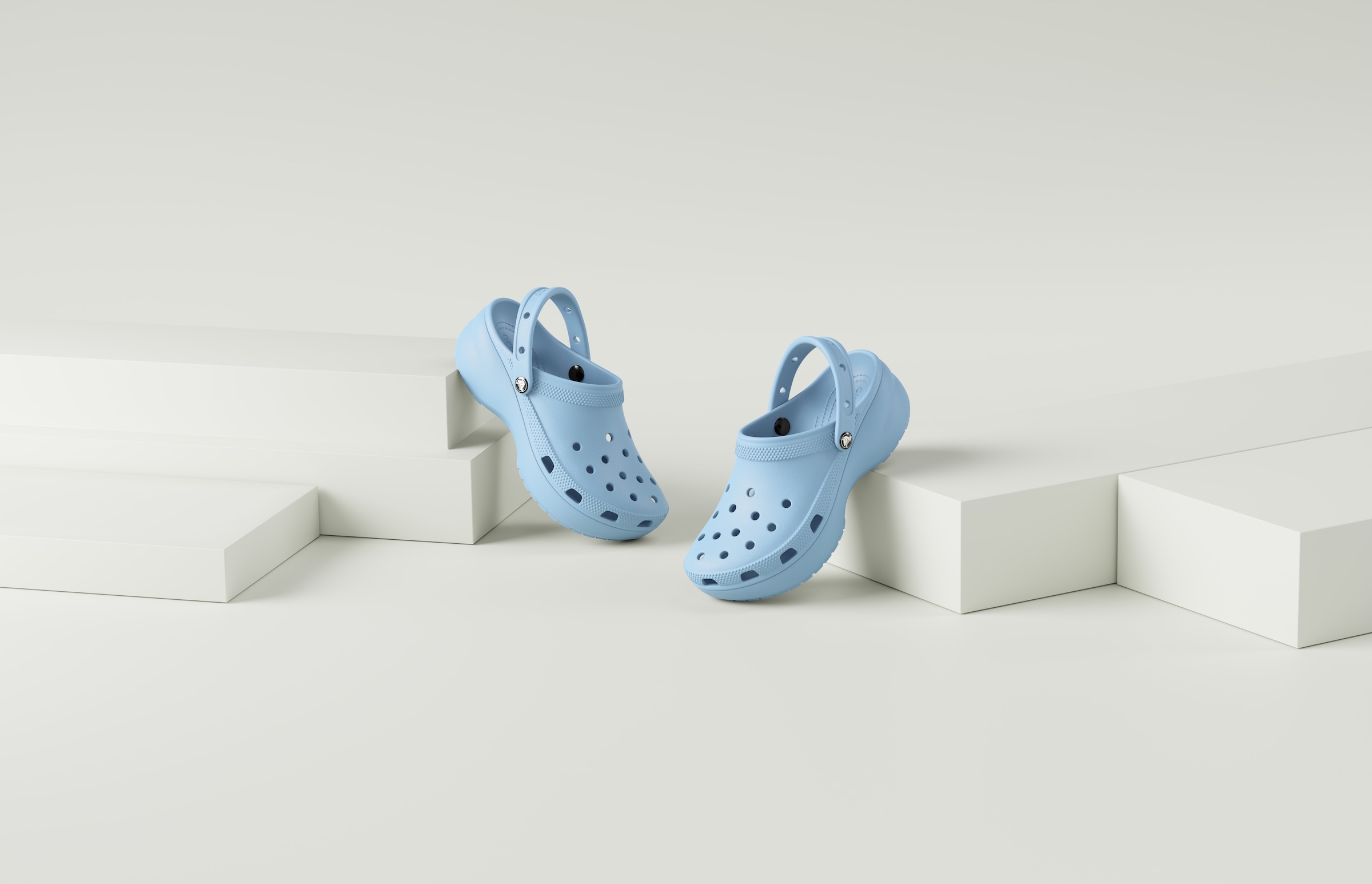 Crocs Clog »Classic Platform Pearl Clog«, Plateaschuh, Sandale mit Zierperlen
