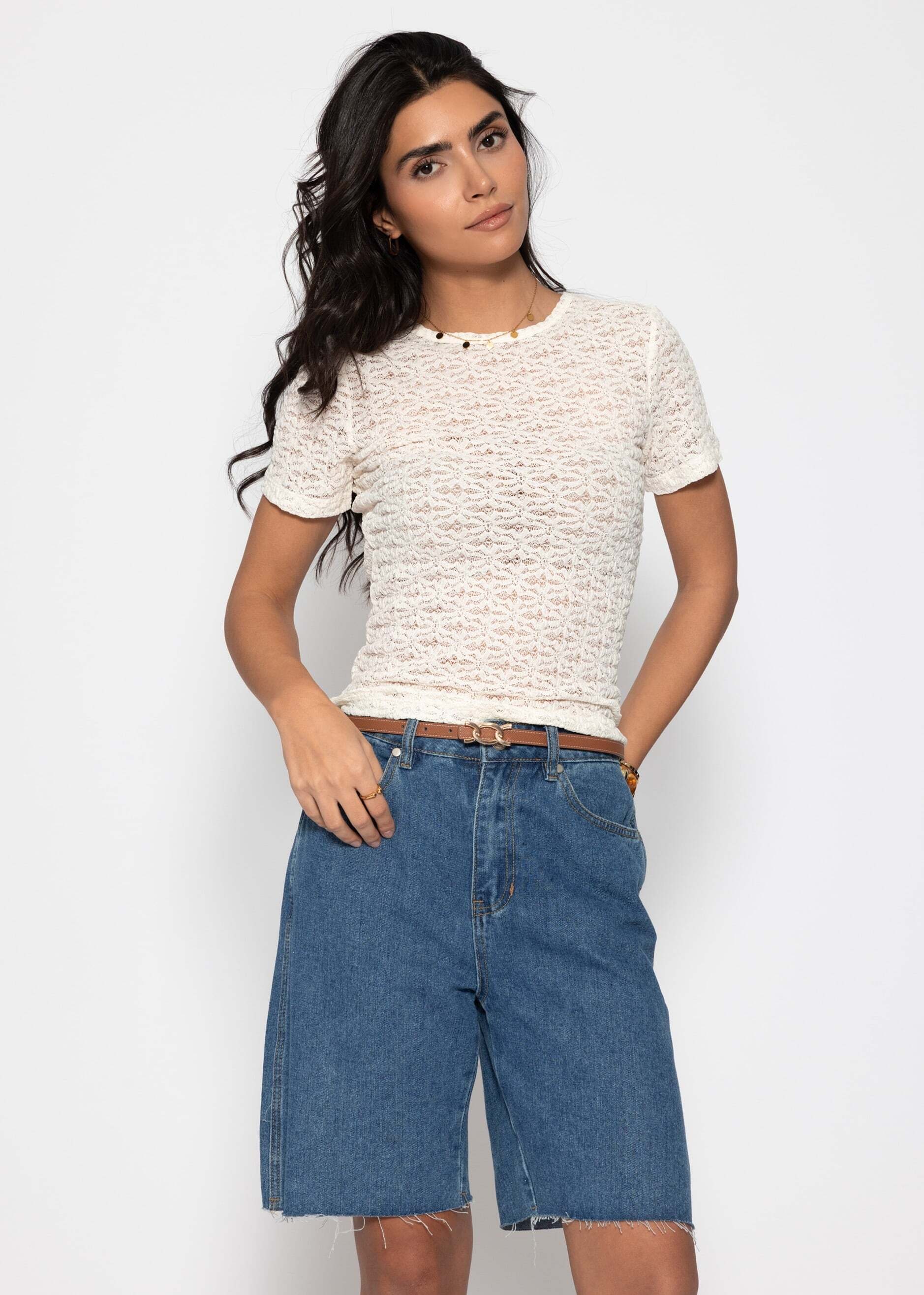 SASSYCLASSY T-Shirt »T-Shirt aus floraler Spitze« Feminines Top in leicht transparenter Struktur und Rundhalsausschnitt