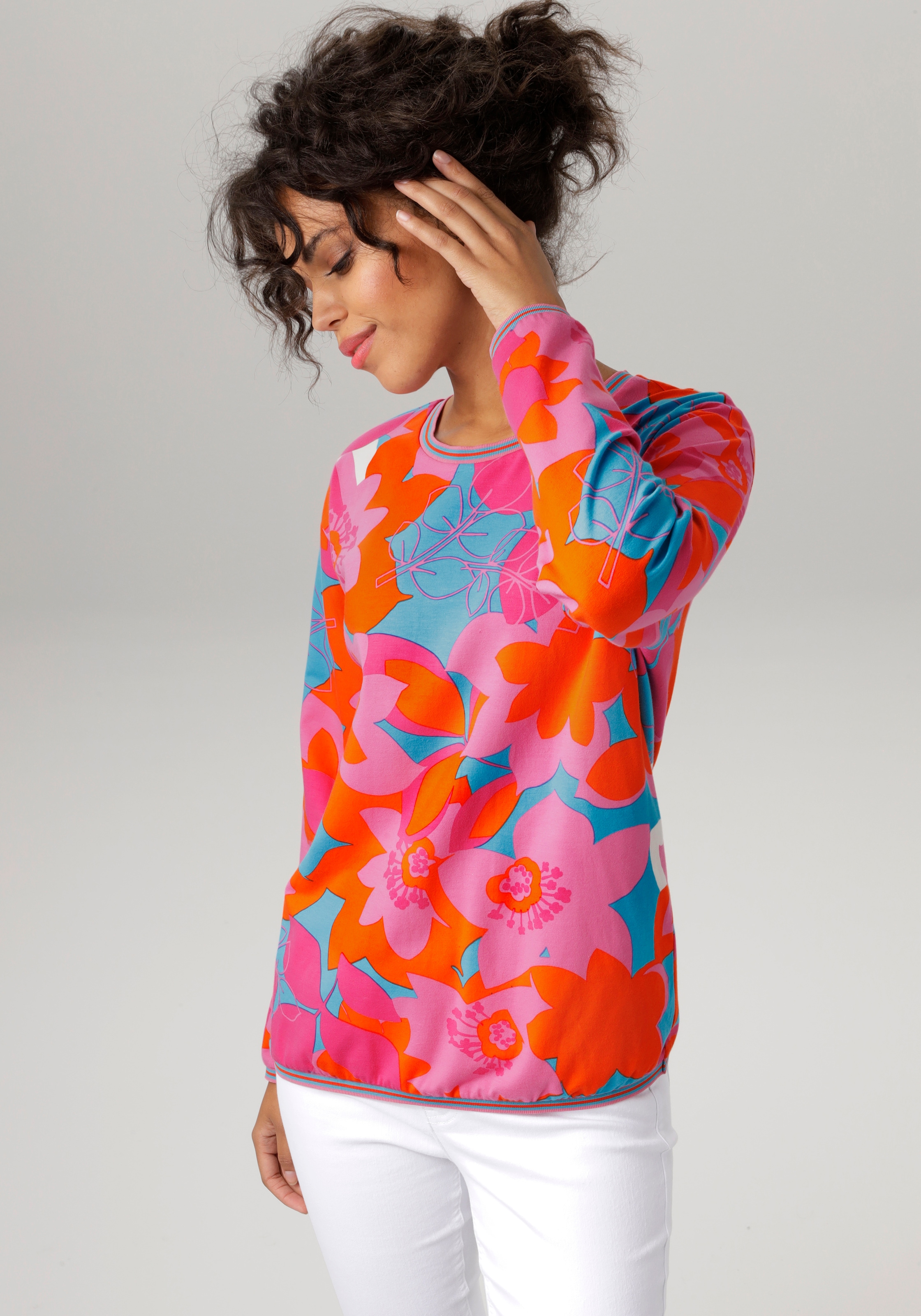 OTTO Online CASUAL im Aniston Shop Blumendruck farbenfrohen mit großflächigem, Sweatshirt,