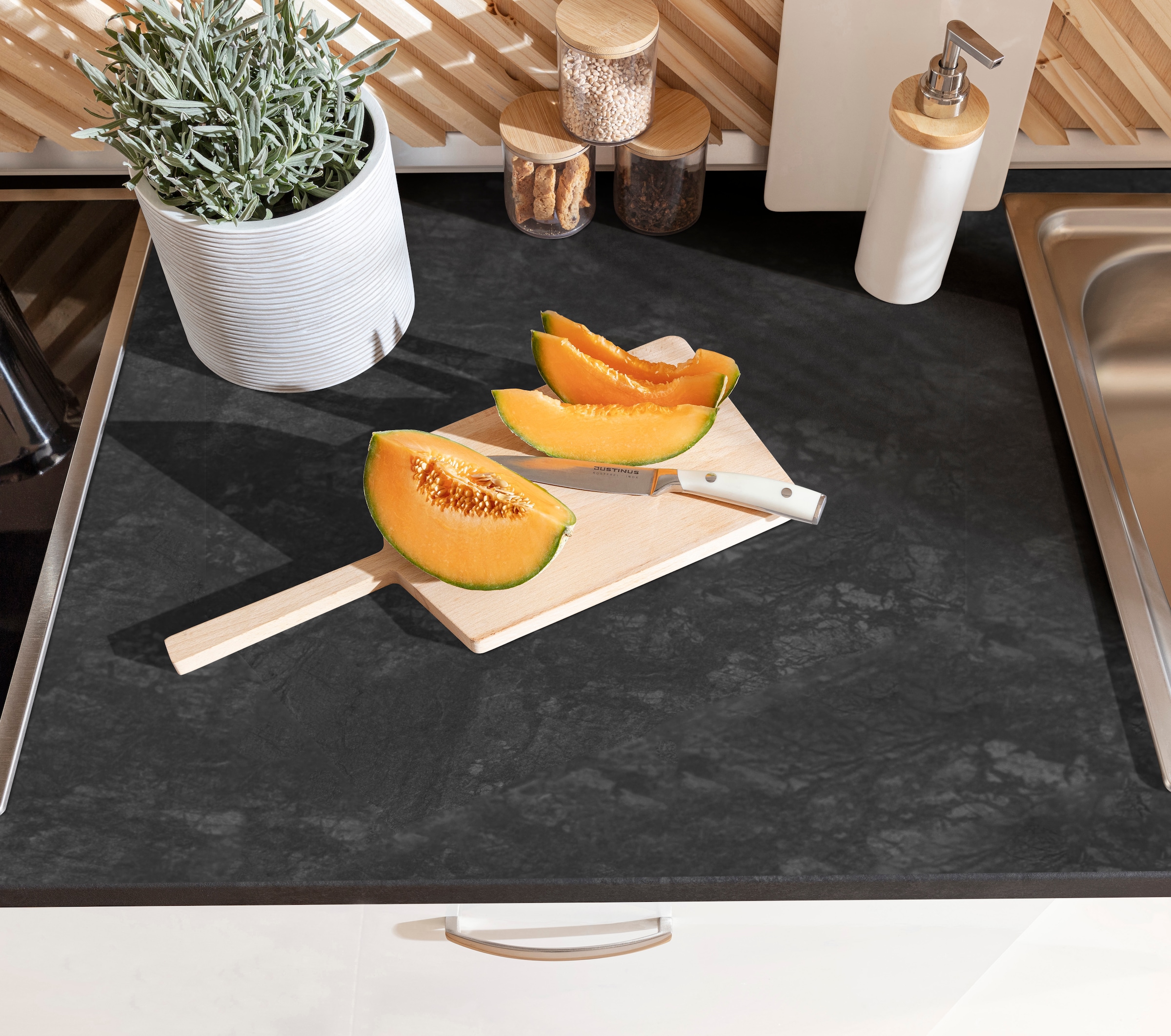 OPTIFIT Küchenzeile »Cara mit Hanseatic E-Geräten«, Breite 400 cm, Induktionskochfeld, Soft-Close-Funktion, Vollauszüge