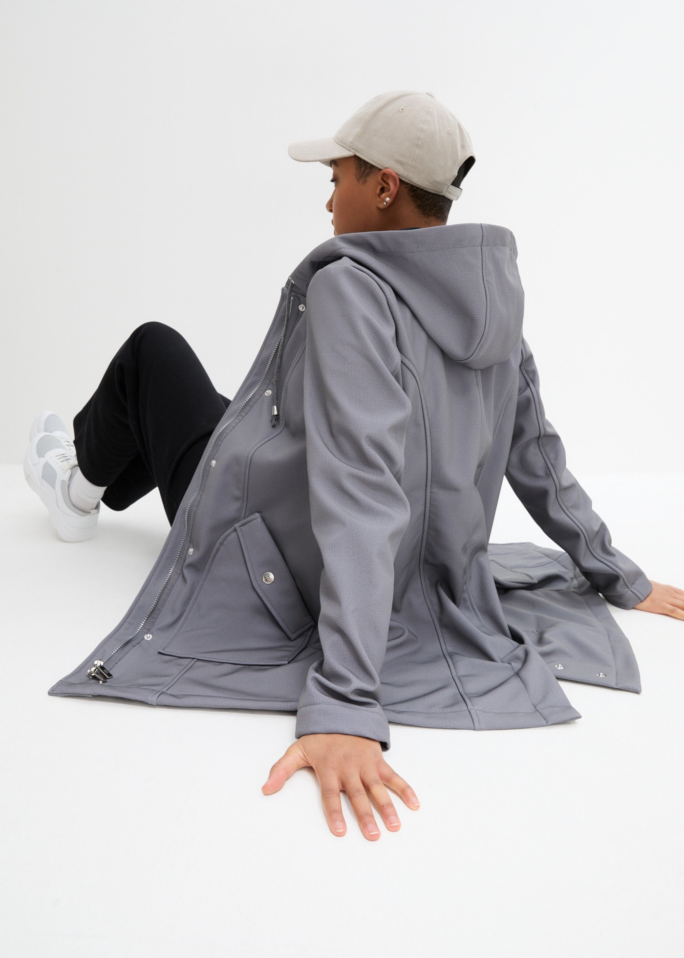 bonprix Softshelljacke sportlicher Stil, gerade Passform, mit Zwei-Wege-Reißverschluss