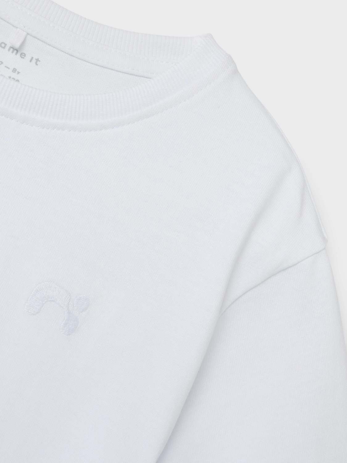 Name It T-Shirt »NKMGREG SS NREG TOP NOOS«, in Basic-Form mit kleinem Brust-Logo
