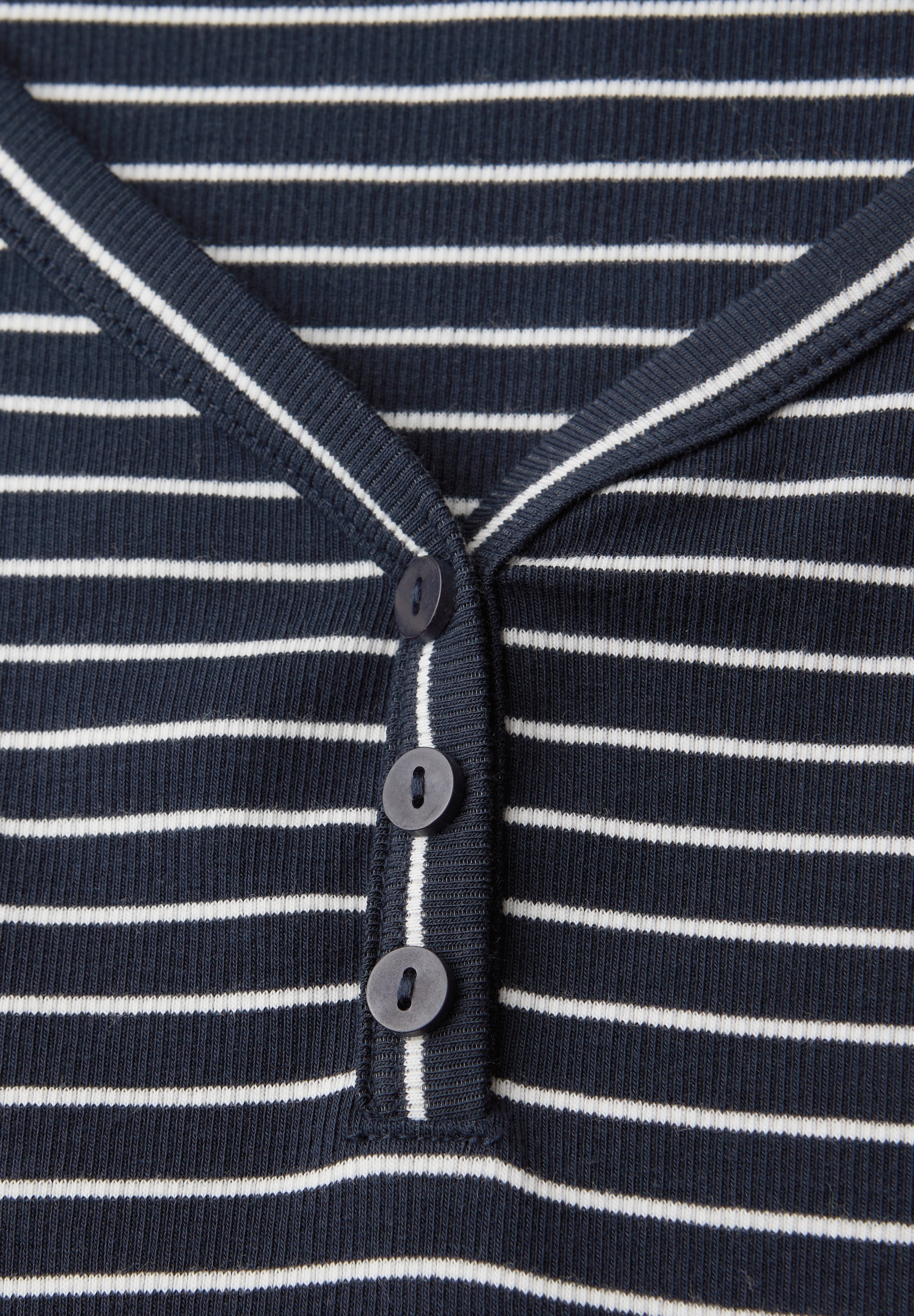 STREET ONE Langarmshirt im Streifen-Design und mit V-Ausschnitt