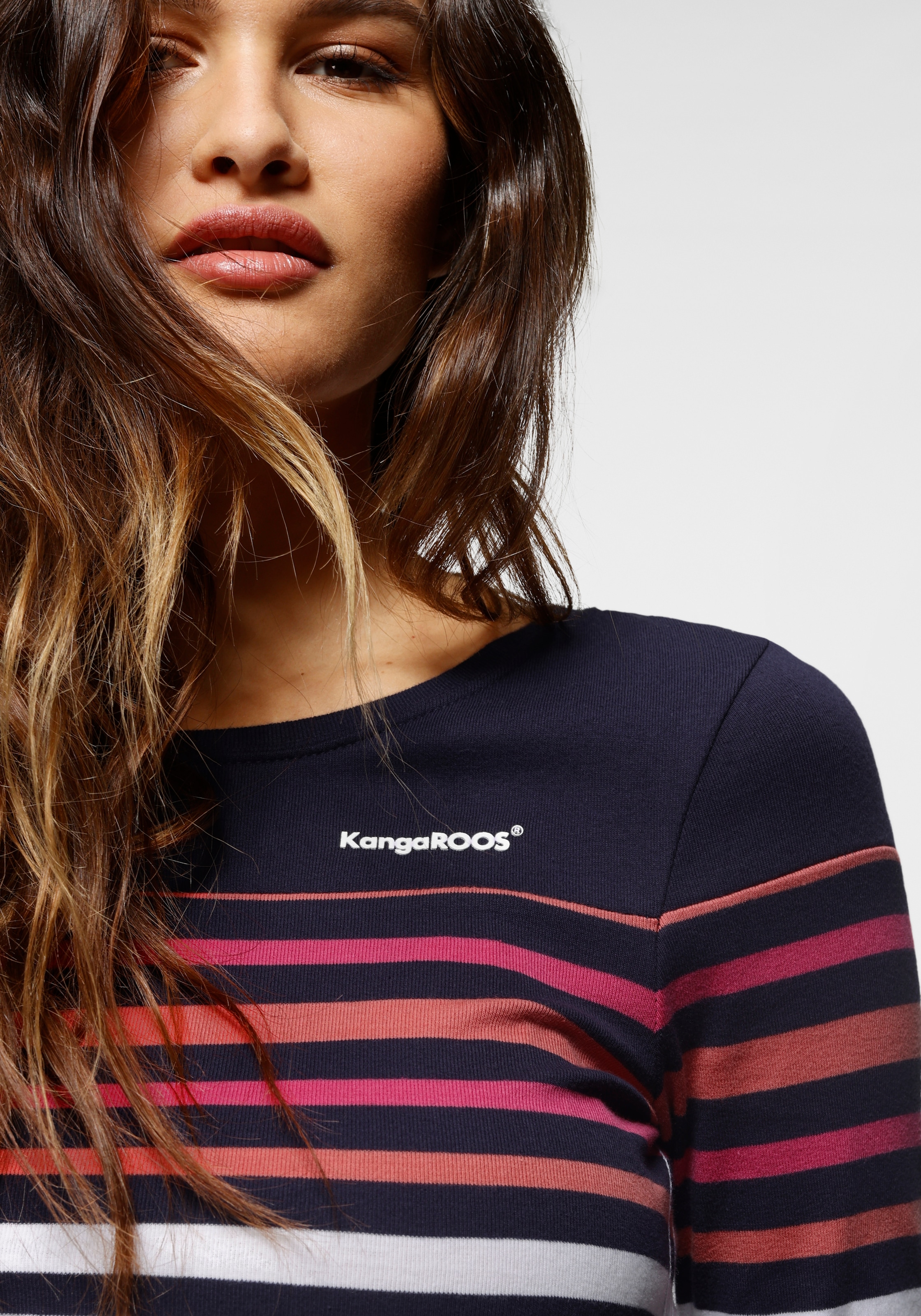 KangaROOS Langarmshirt, körpernahe Passform, unifarben, sportlicher Look, aus Baumwolle
