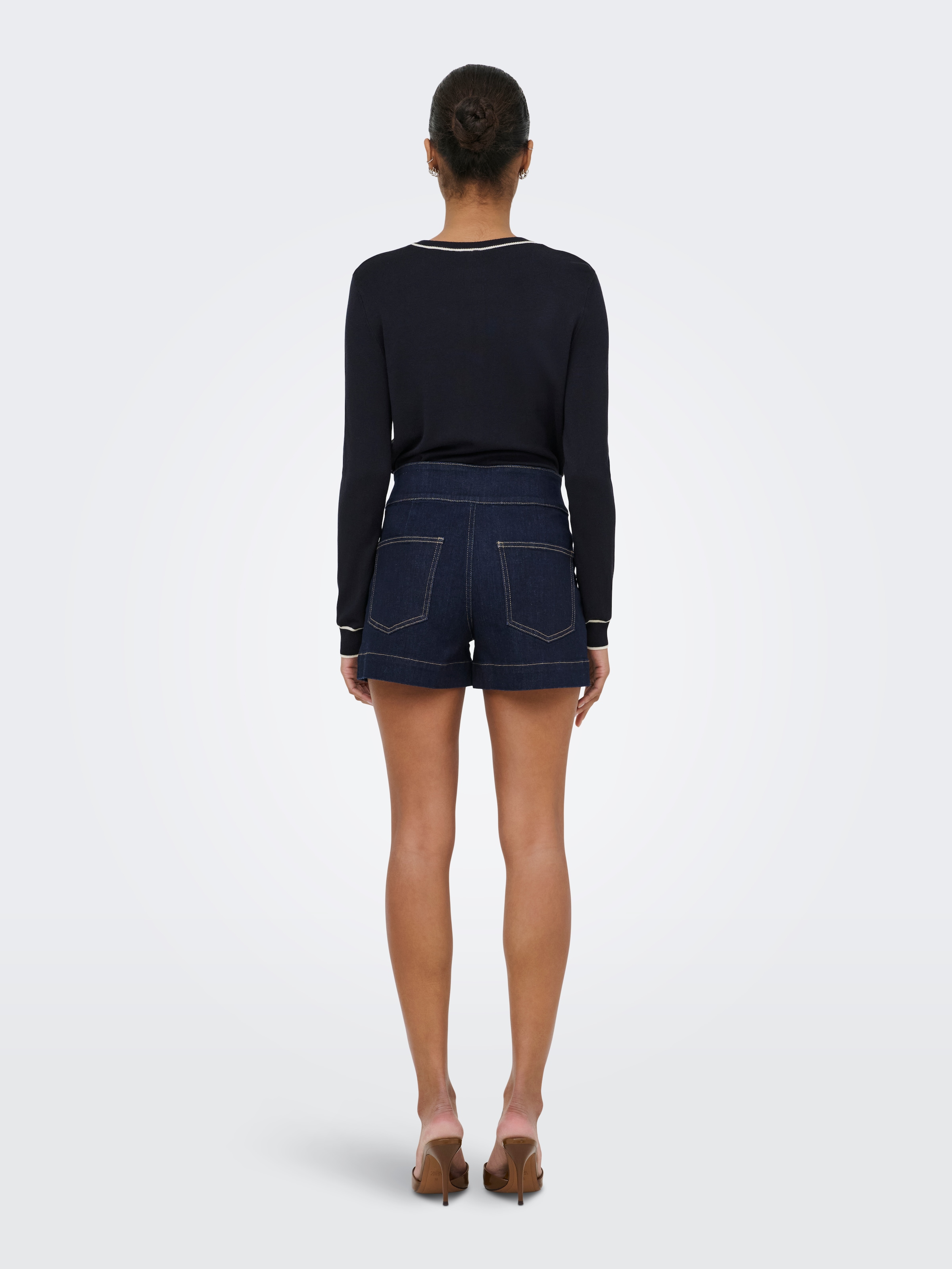 ONLY Jeansshorts »ONLEMILIA HW GOLD BUT DNM SHORTS NOOS« Materialmix, regular fit, High Waist