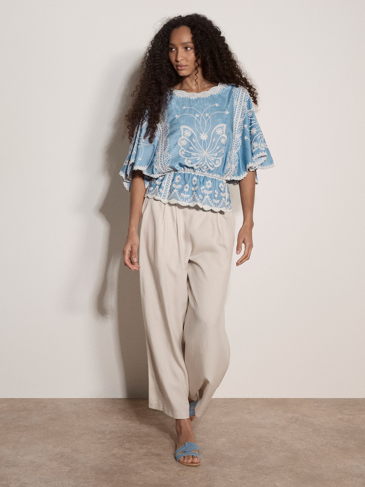 Apricot Klassische Bluse »Blusenbluse mit Blumenstickerei« Stickerei