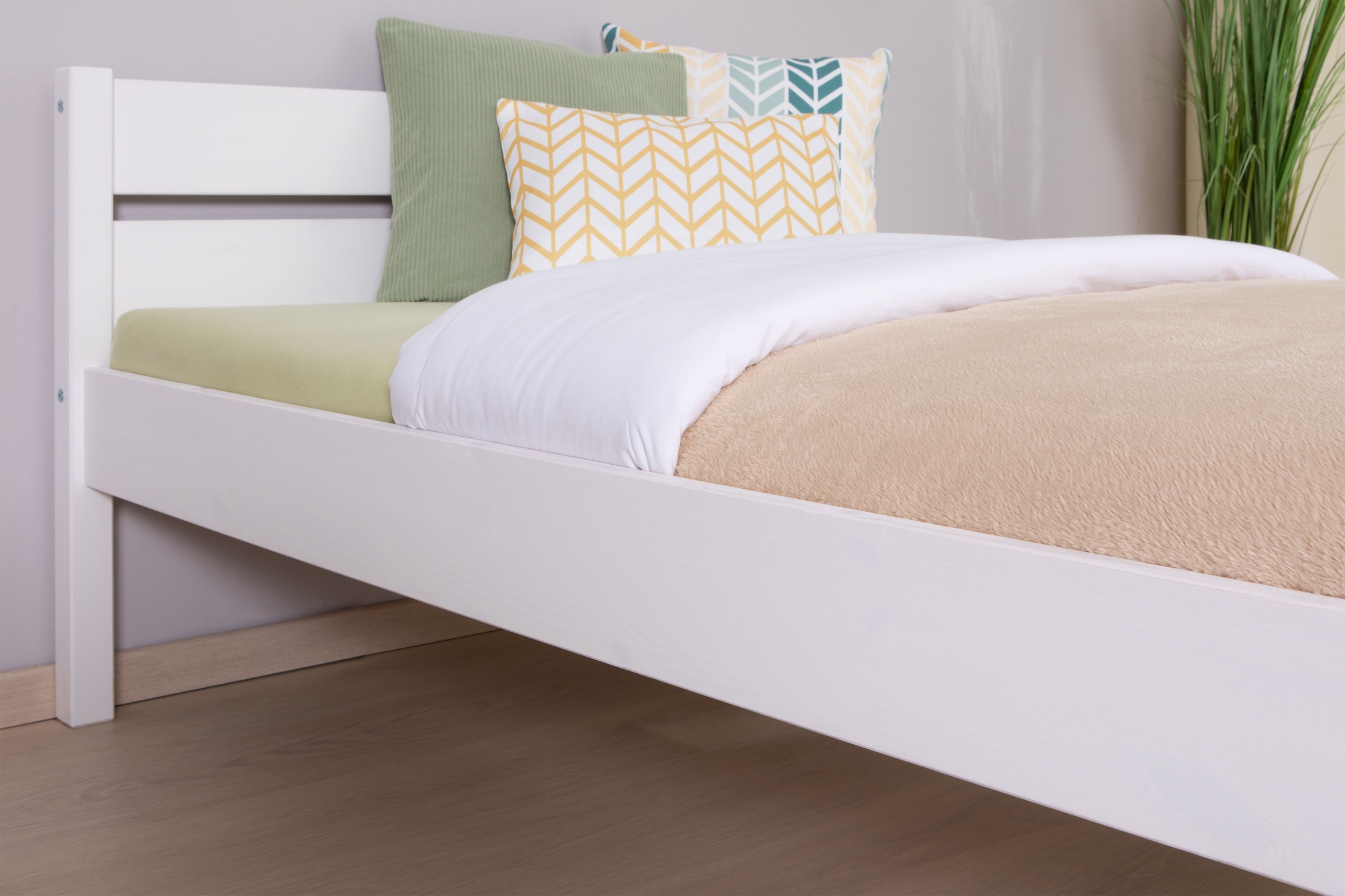 Ticaa Massivholzbett »Bora« ideal fürs Kinder- und Jugendzimmer, inklusive Rollrost