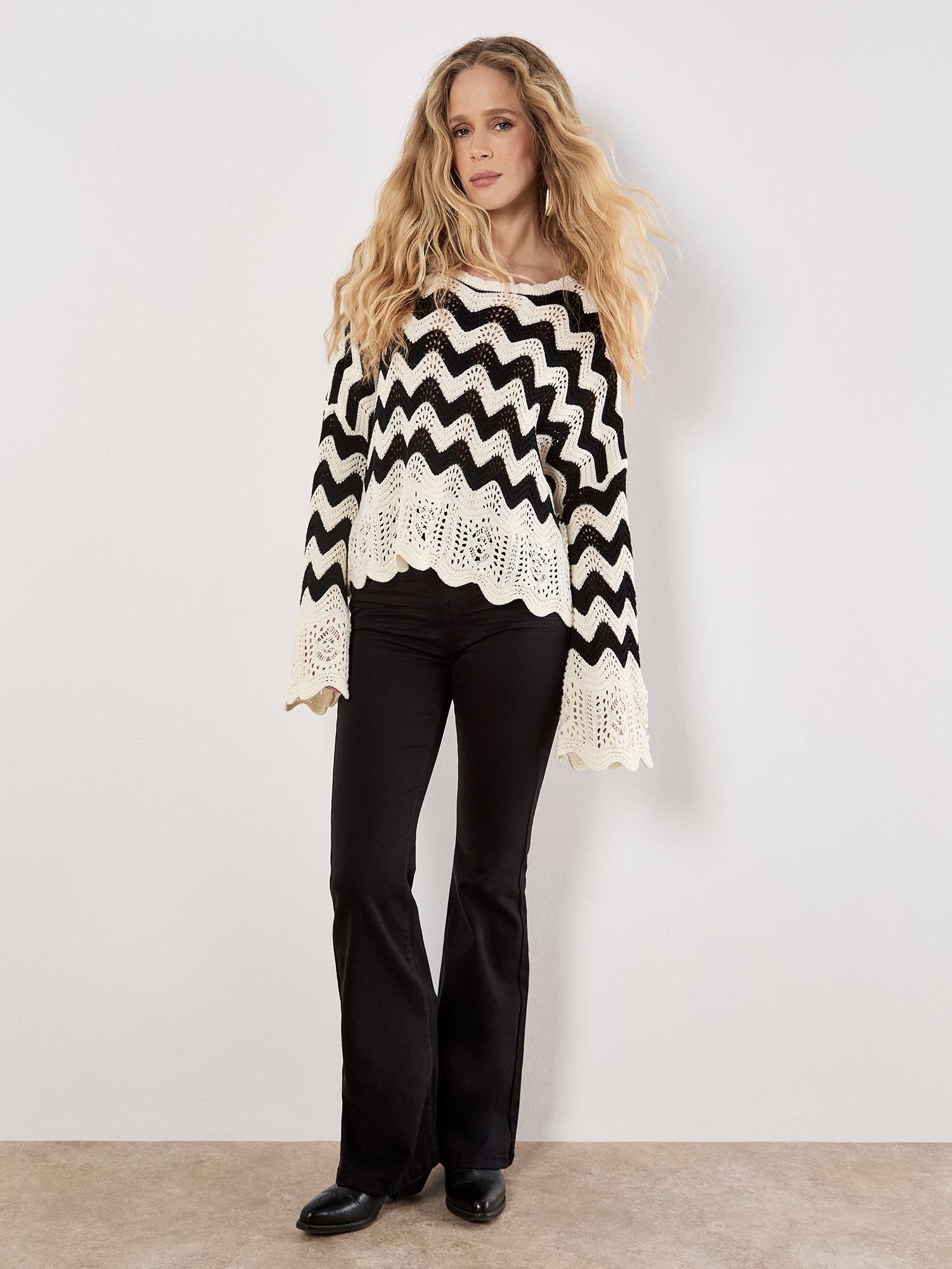 Apricot Rundhalspullover »Chevron-Pullover« mit Trompetenärmeln