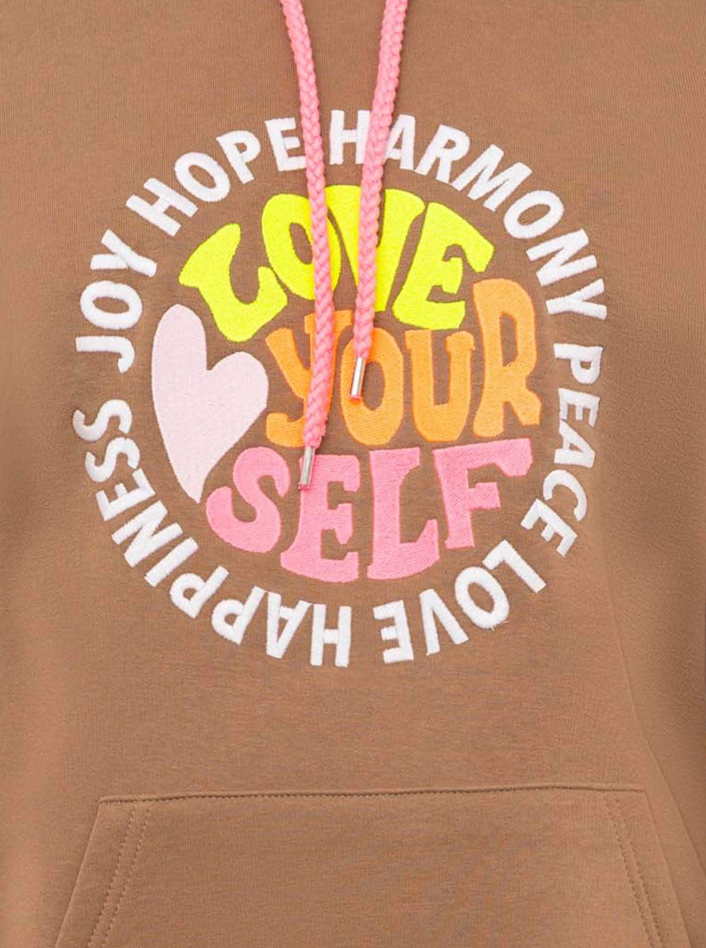 Zwillingsherz Hoodie »"Love Yourslef"«, runde große Frontstickerei, farbige Kordel, Kängurutasche
