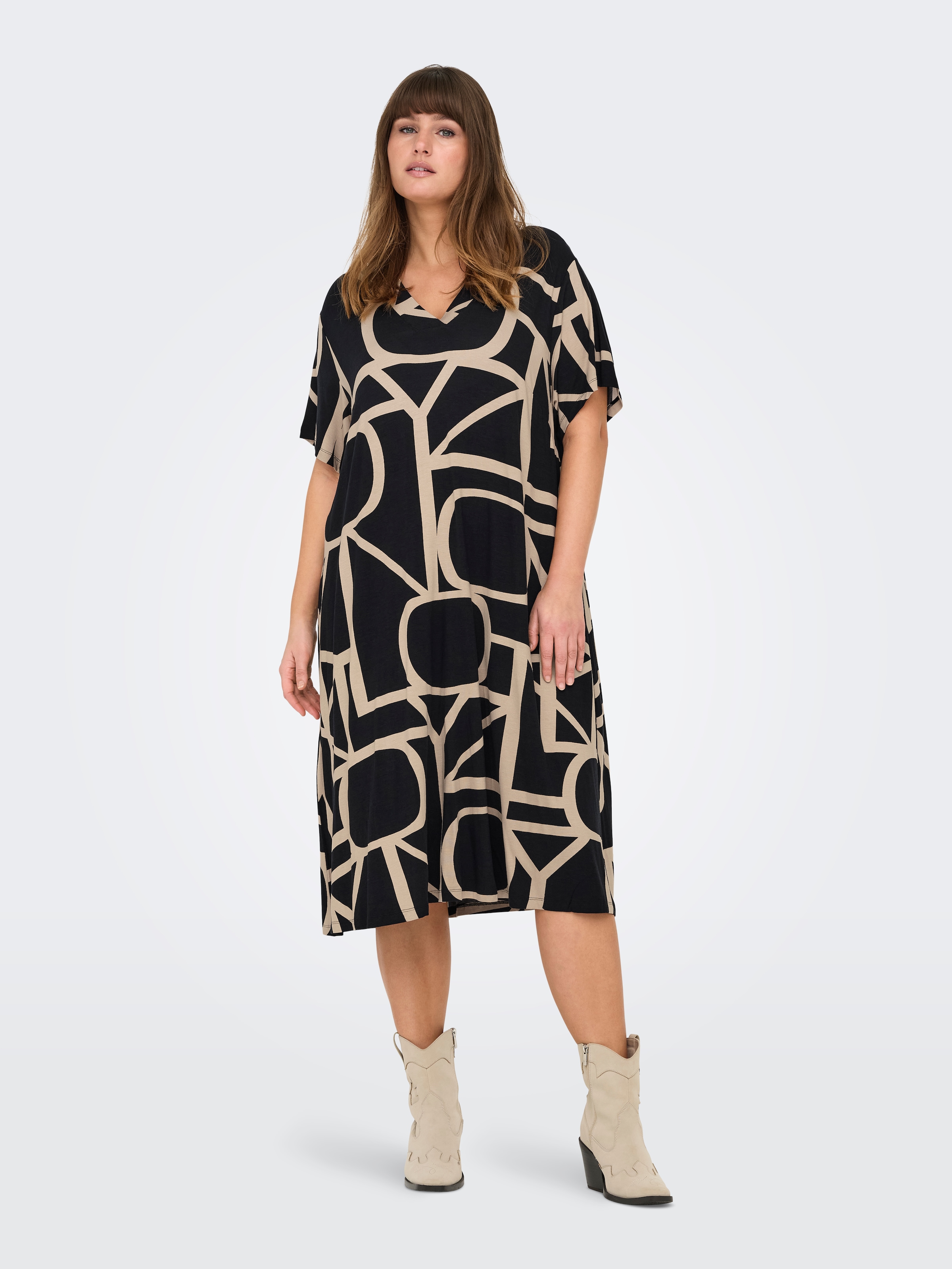 ONLY CARMAKOMA Shirtkleid »CARFYRLA LIFE S/S V-NCK BLK AOP DRE NOOS«