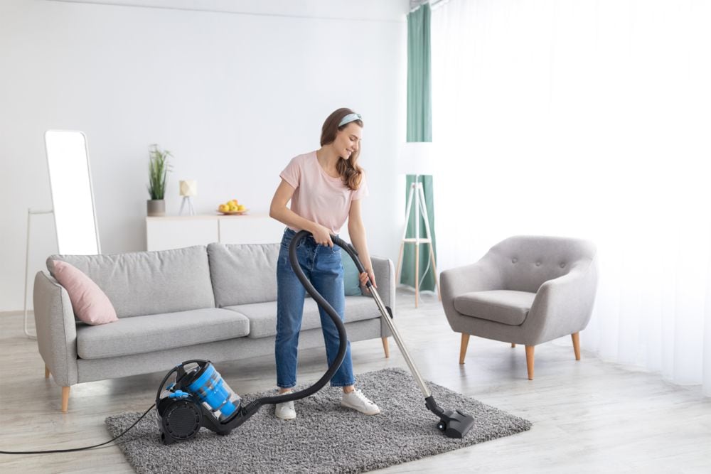 Medion® Bodenstaubsauger »P2000 (MD 11905), 21,5 kPa Saugleistung, 2L, Multizyklon-Technologie«, 700 W, beutellos, 5,2 Meter Kabellänge, HEPA 13 Filter, 72 dB, integriertes Zubehör