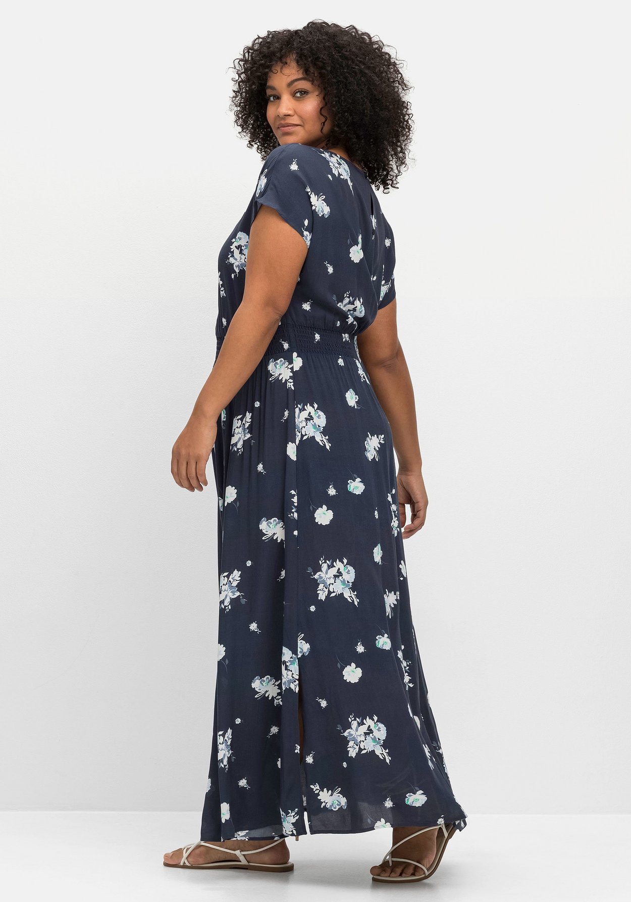 Sheego Maxikleid »Maxikleid mit Alloverdruck und gesmokter Taille«
