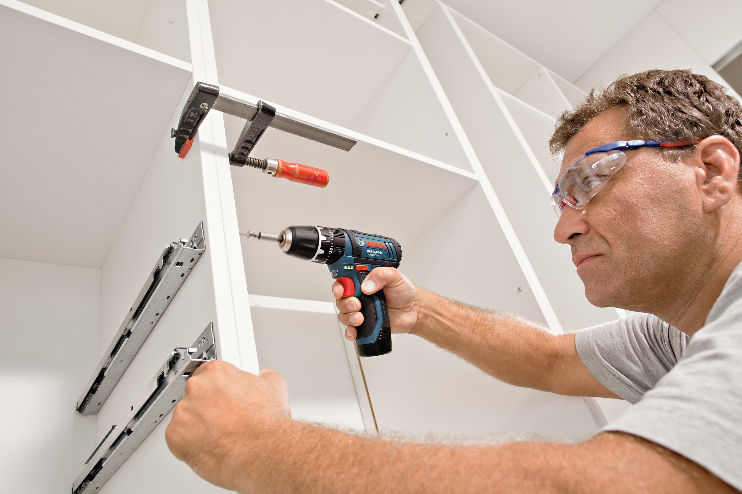 Bosch Professional Akku-Bohrschrauber »GSR 12V-15«, (Set), inkl. 2 Akkus und Ladegerät
