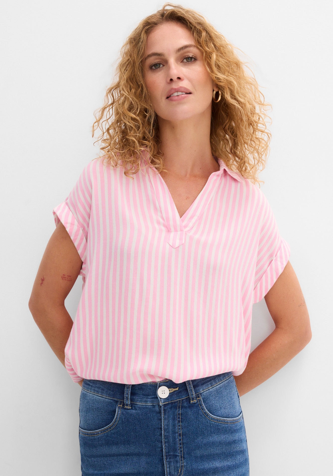 bonprix Kurzarmbluse »Kurzarmbluse aus fließender Viskose« Loose Fit, für einen luftigen Look, aus Viskose, gestreift