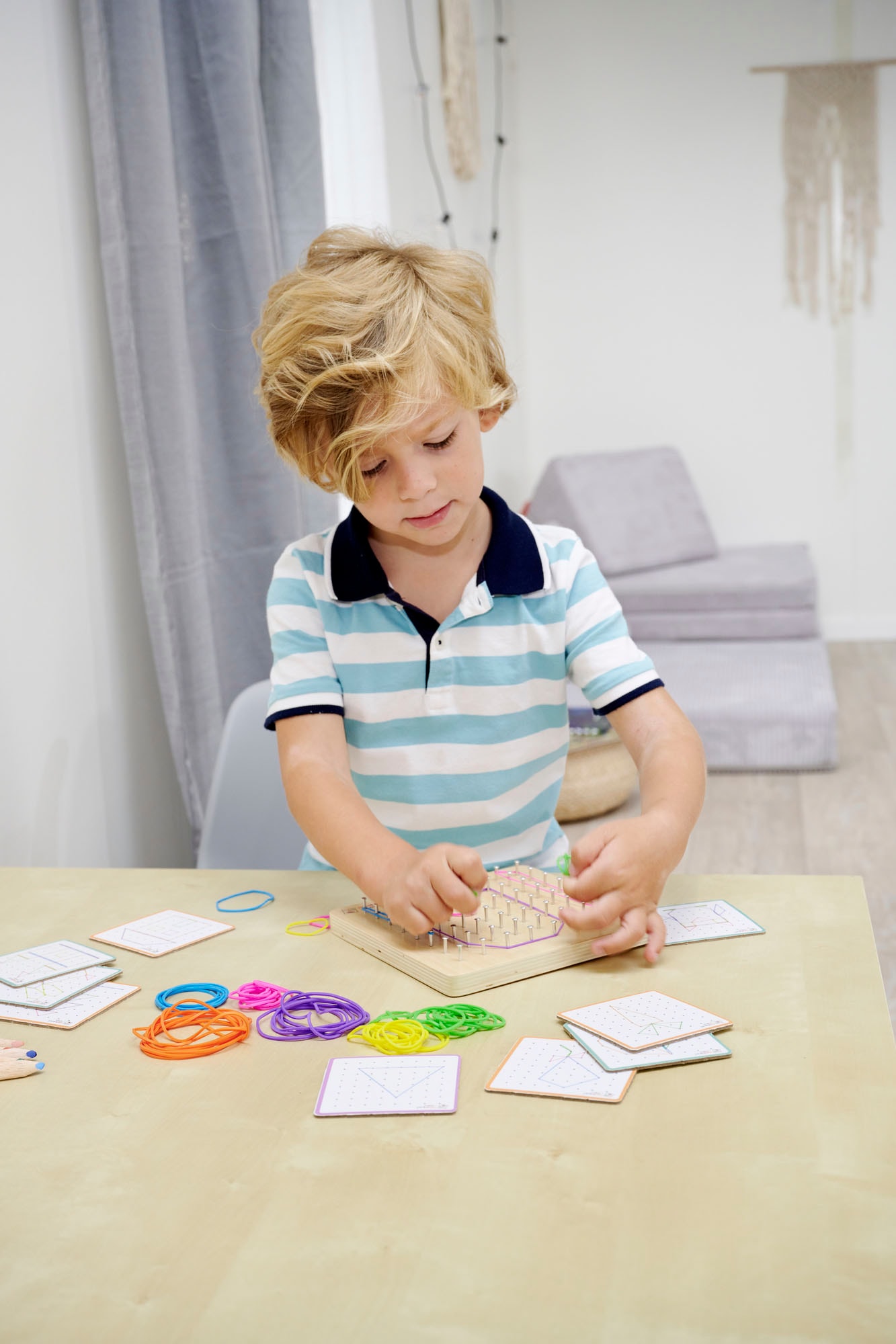 Eichhorn Lernspielzeug »Montessori Geometriebrett«, FSC®- schützt Wald - weltweit