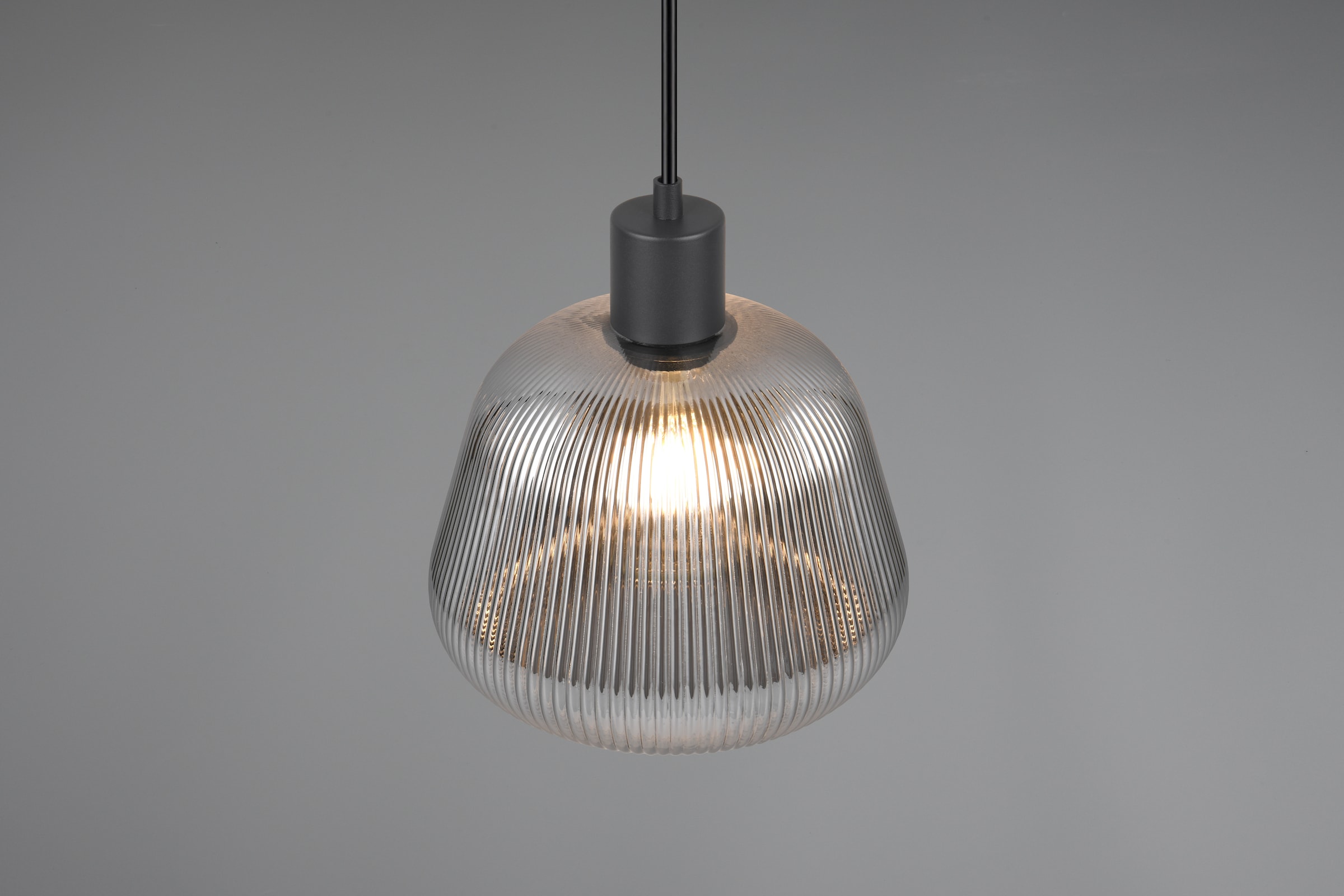 TRIO Leuchten Pendelleuchte »TARIFA, 1-flammige Hängeleuchte exkl 1xE27 max 25W, Glas Hängelampe« E27 1 Stk. warmweiß - kaltweiß höhenverstellbar max 150cm Glas in Riffeloptik und leicht verspiegelt