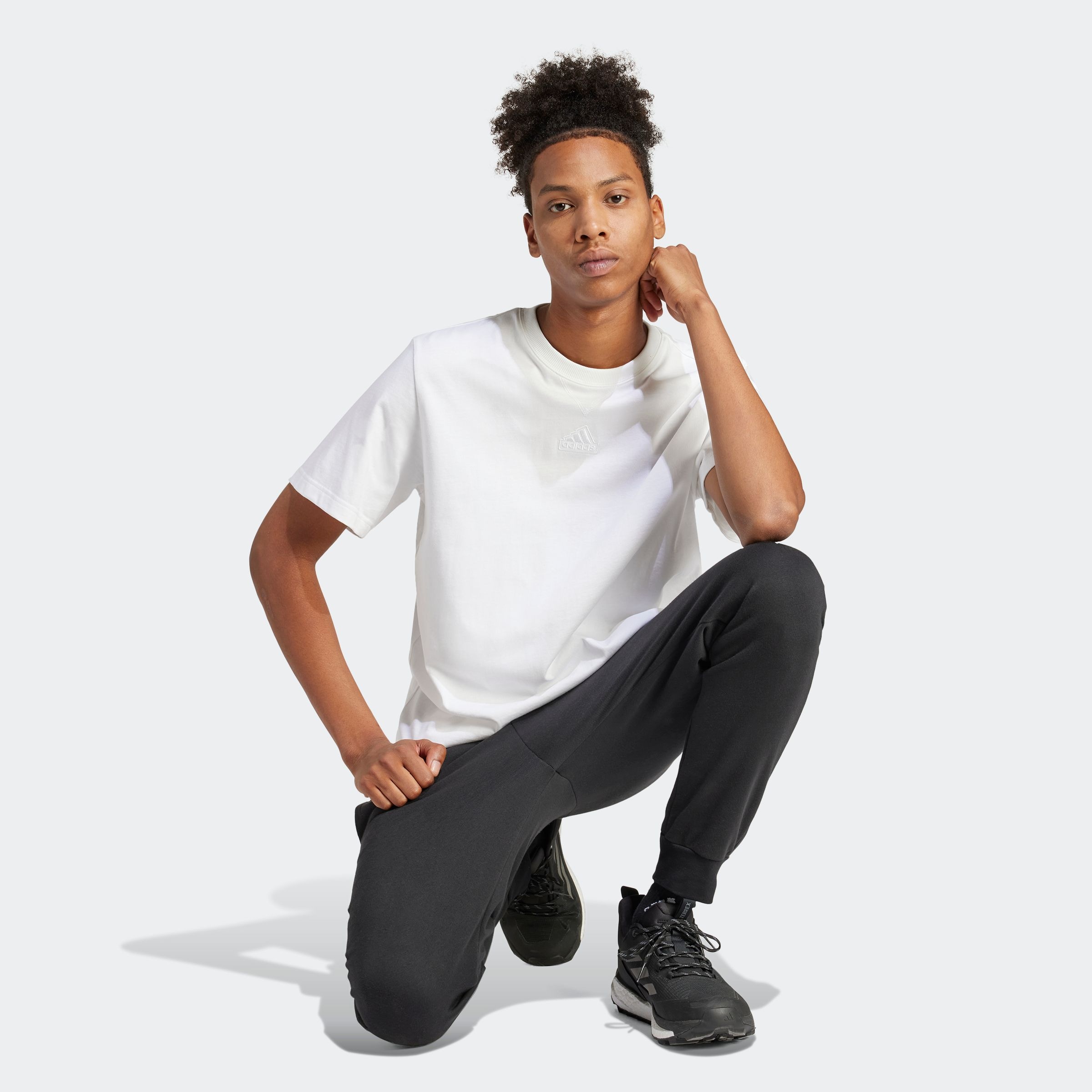 adidas Sportswear T-Shirt »M ALL SZN G T«, Grafik als Schaumprint auf der Rückseite