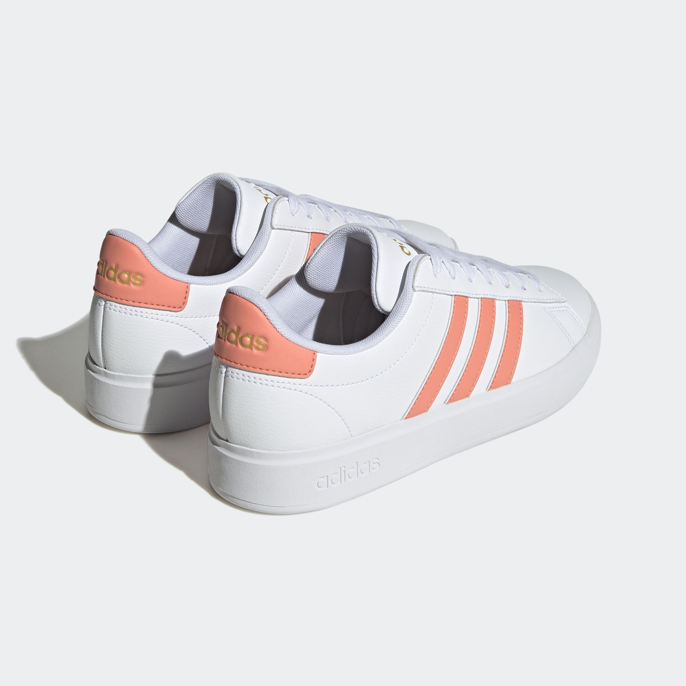 adidas Sportswear Sneaker »GRAND COURT CLOUDFOAM LIFESTYLE COURT COMFORT«, Design auf den Spuren des adidas Superstar