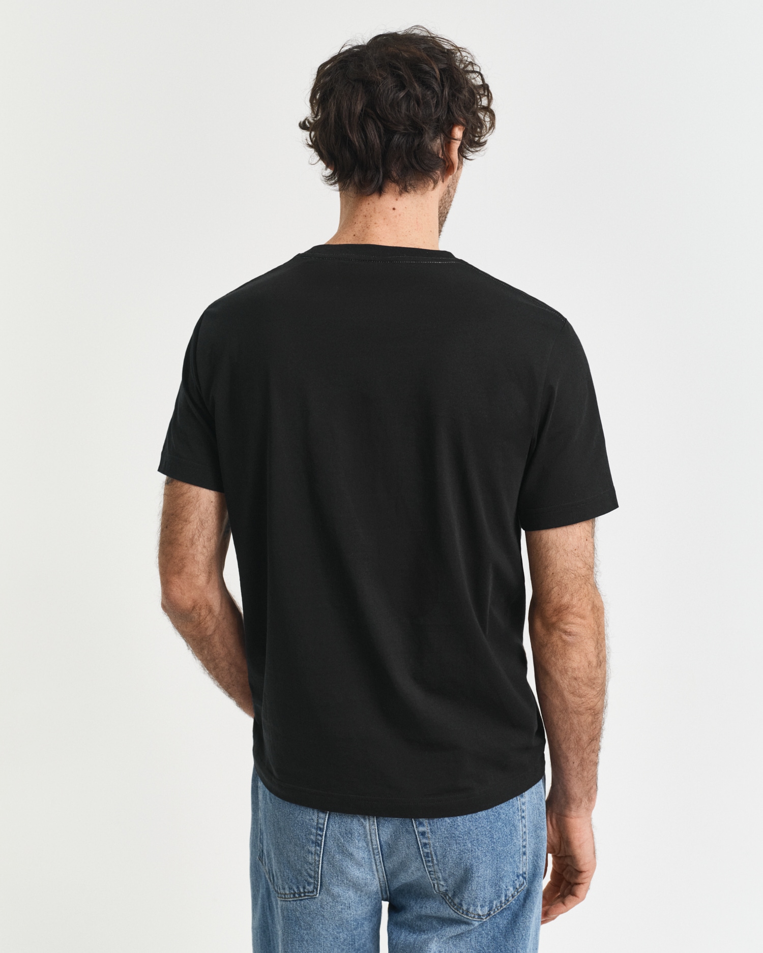 Gant T-Shirt »REG ARCHIVE SHIELD EMB SS T-SHIRT«, von dem Archiv aus den 1980er-Jahren inspiriert