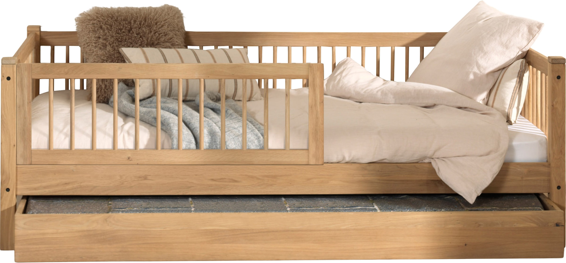 Home affaire Daybett »Forrest 90/200 aus massiver Eiche, Oberfläche geölt, stabil gebaut«, (B/H/T ca. 207,5x68x97,5cm, inkl. Massivholz Rolllattenrost), mit Sprossenumrandung, Rausfallschutz vorne, ohne o. mit Bettschublade