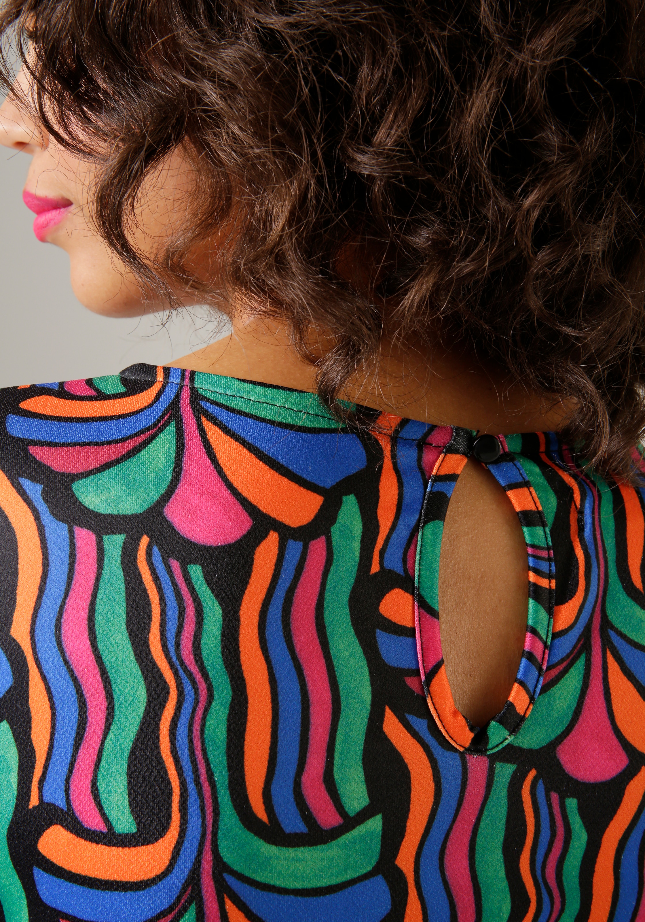 Aniston CASUAL Jerseykleid, mit farbenfrohem, graphischem Druck