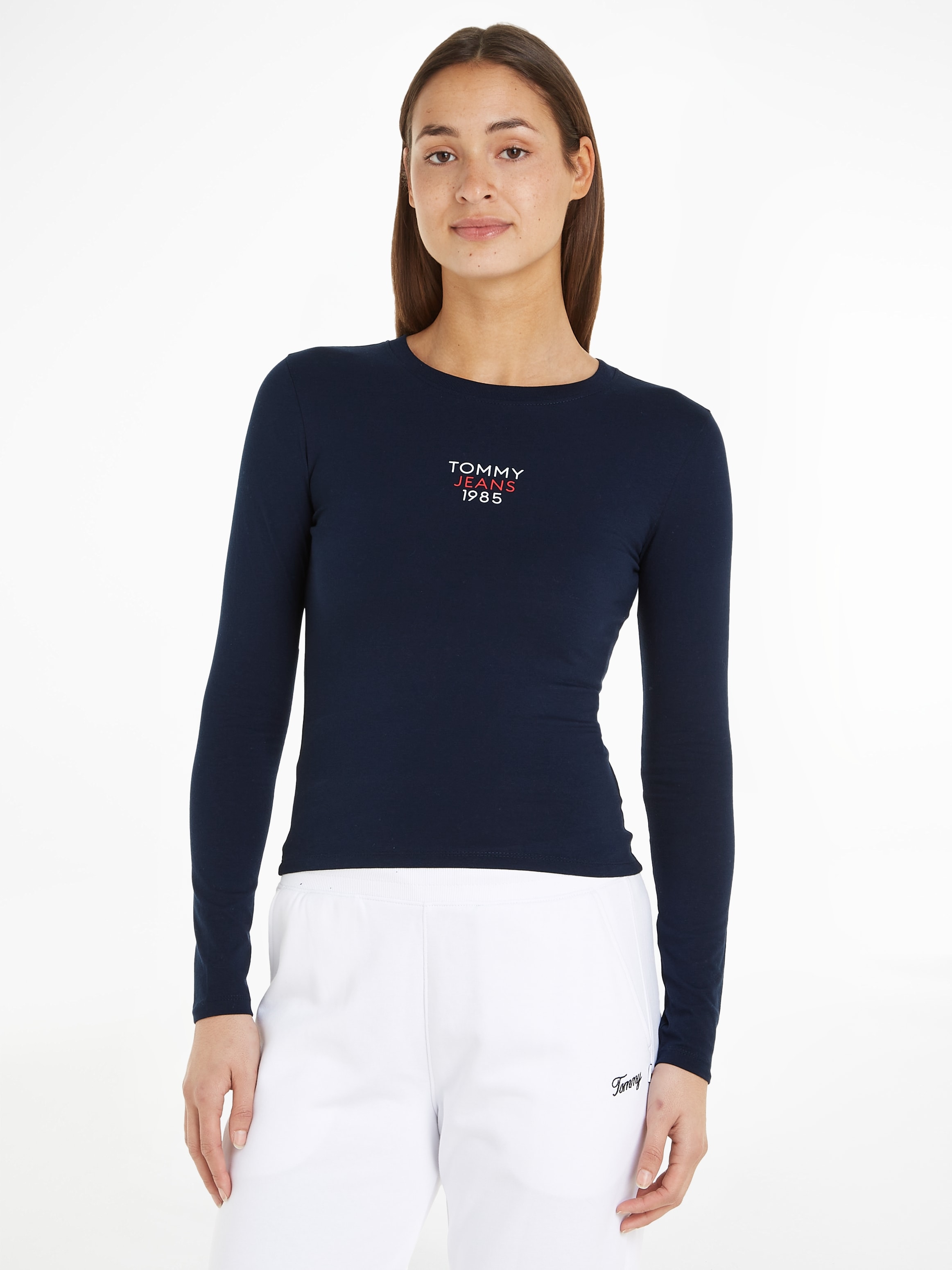 Tommy Jeans Langarmshirt »Slim Fit online Longsleeve Logo bei Shirt«, Logoschriftzug Essential mit OTTO