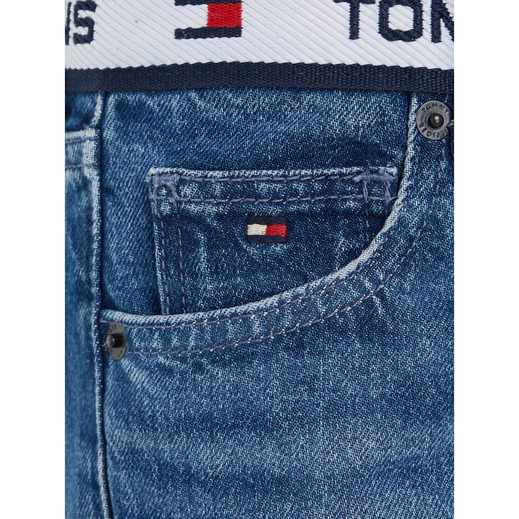 Tommy Hilfiger Girlfriend-Jeans »GIRLFRIEND MONOTYPE TAPE«, Kinder Kids Junior MiniMe,mit Gürtelimitat in Labelfarben