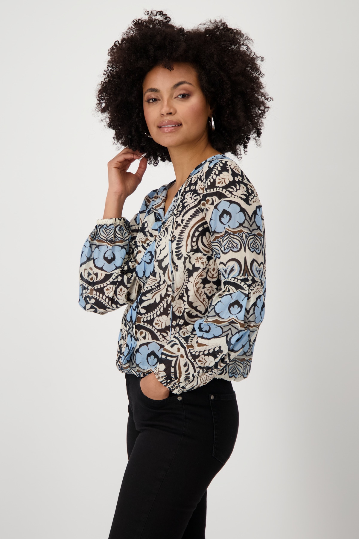 Monari Langarmbluse »Bluse Ornament allover«, Mit Rundhalsausschnitt mit Schlitz