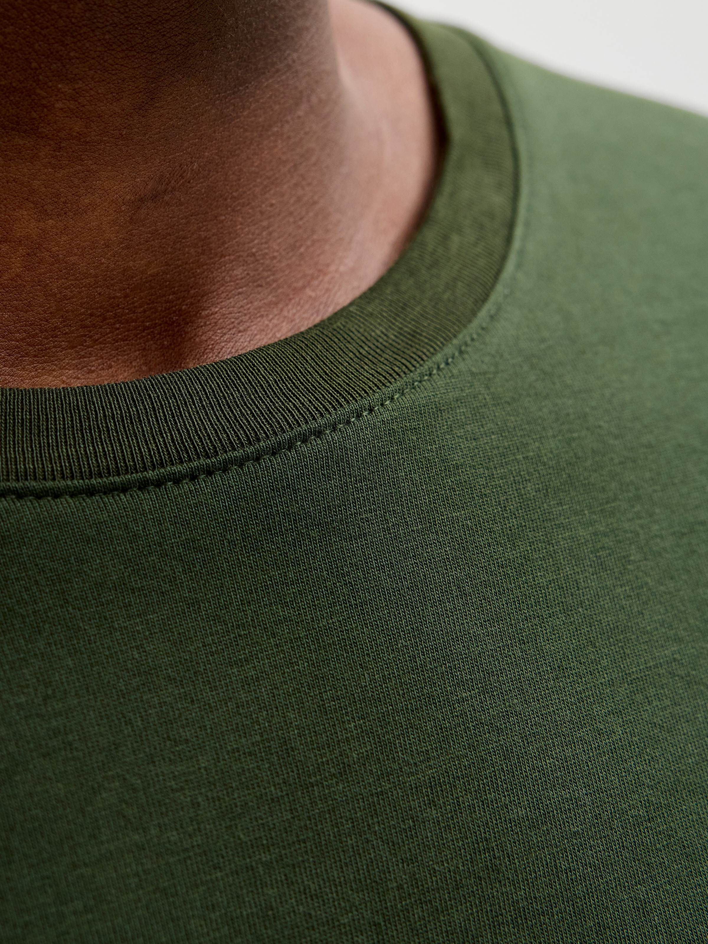 Jack & Jones Rundhalsshirt »JJCHRISTMAS TEE SS CREW NECK XMAS« mit weihnachtlichem Druck