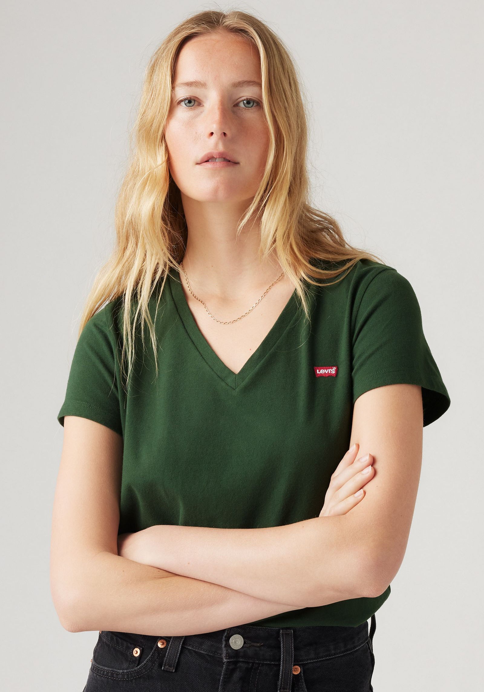 Levi's® V-Shirt »Perfect Tee«, mit kleinem Batwing- Logo